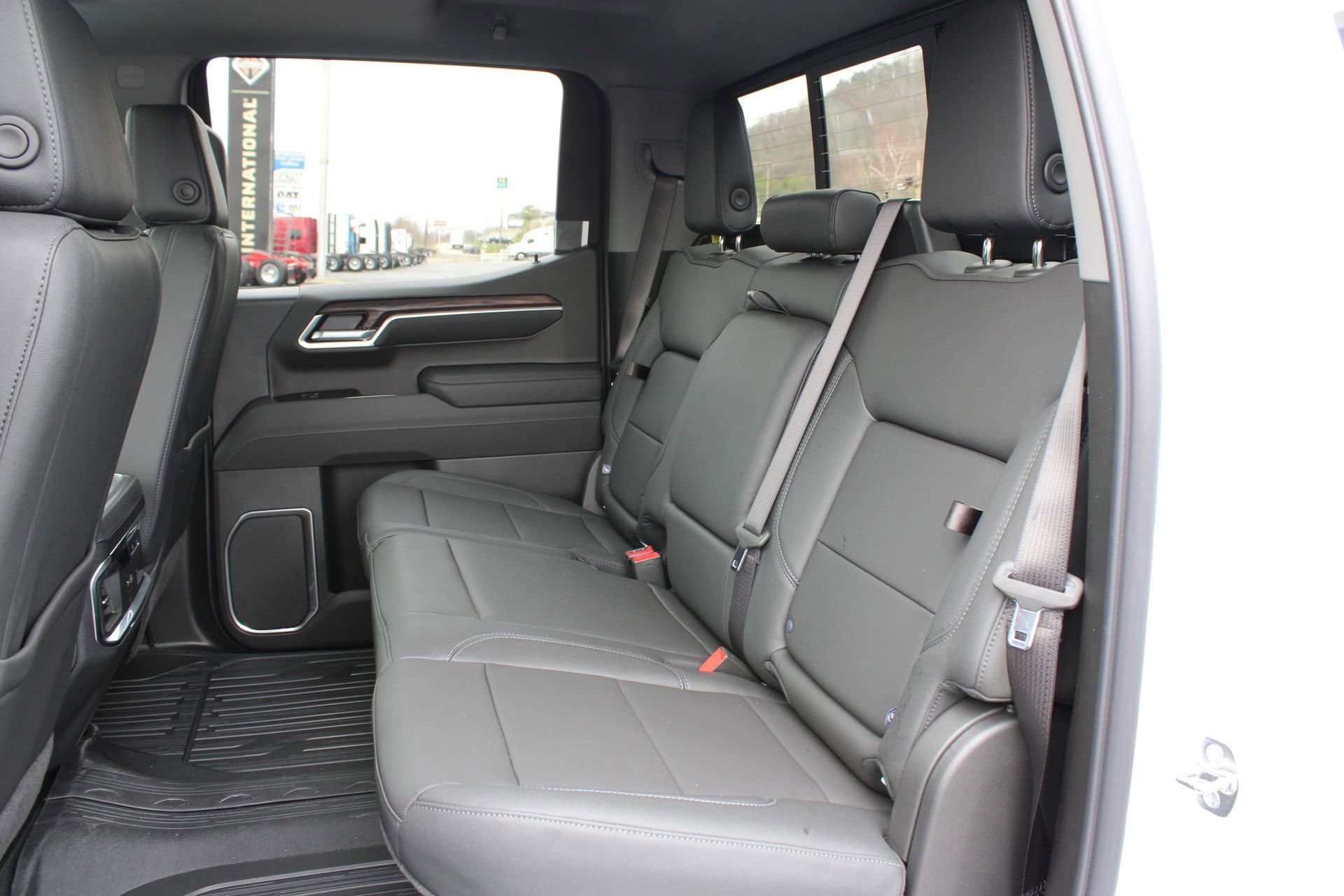 2026 GMC Sierra 1500 SLT - Photo 22