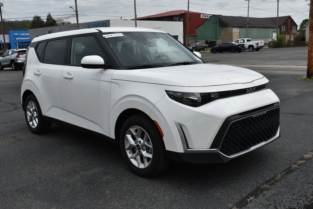 Used 2025 Kia Soul LX Hatchback