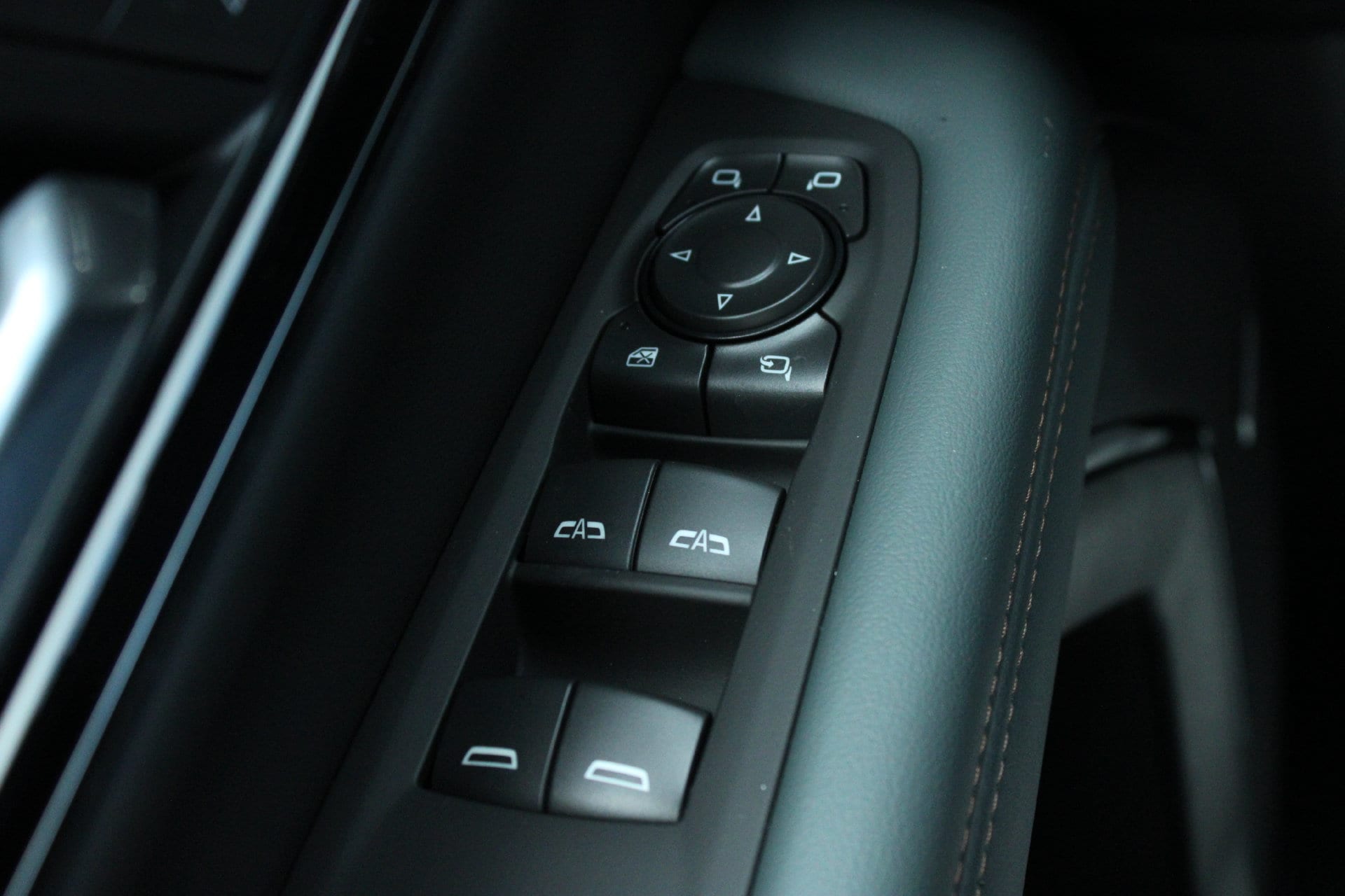 2026 GMC Yukon AT4 - Photo 28