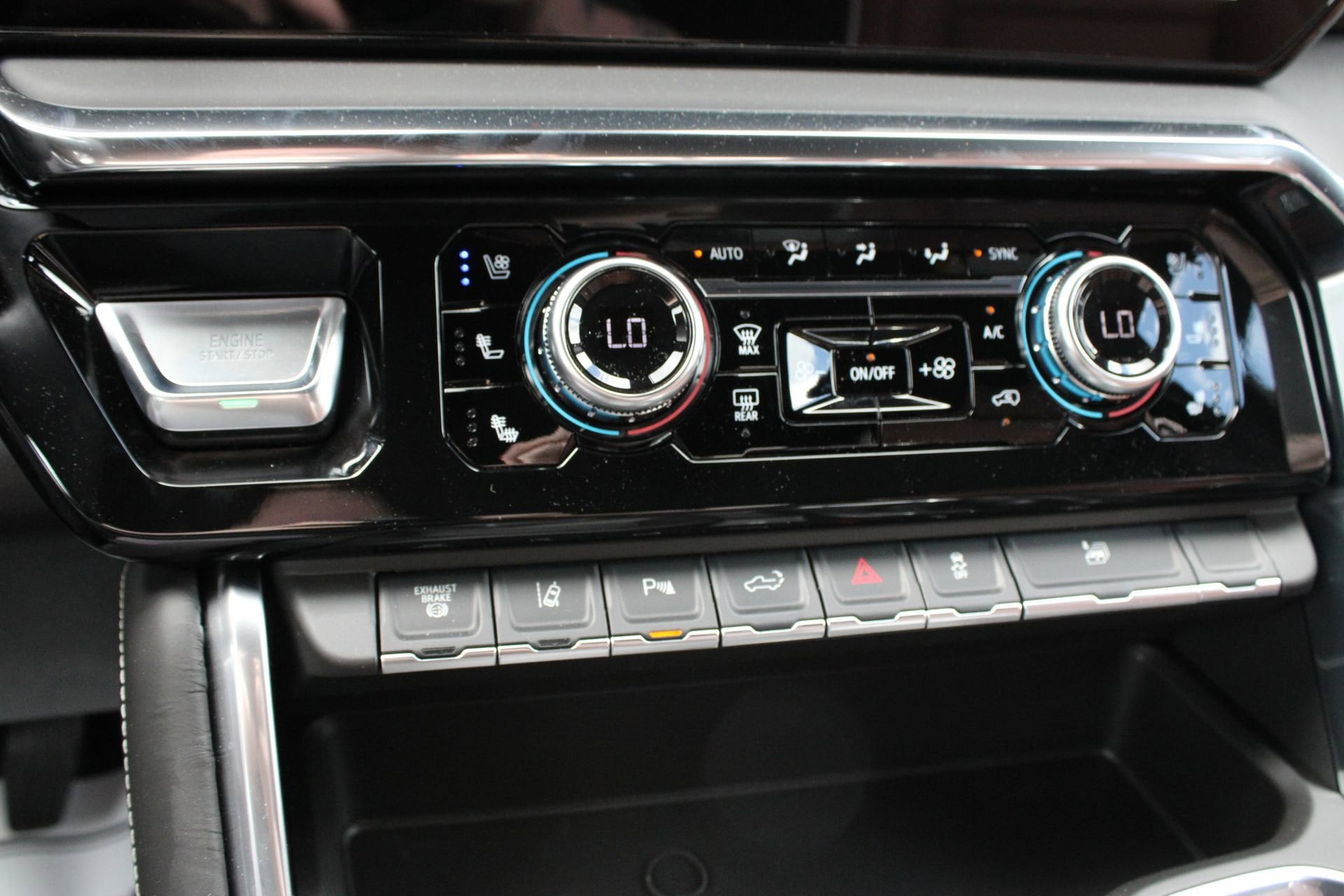 2026 GMC Sierra 3500HD Denali Ultimate - Photo 42