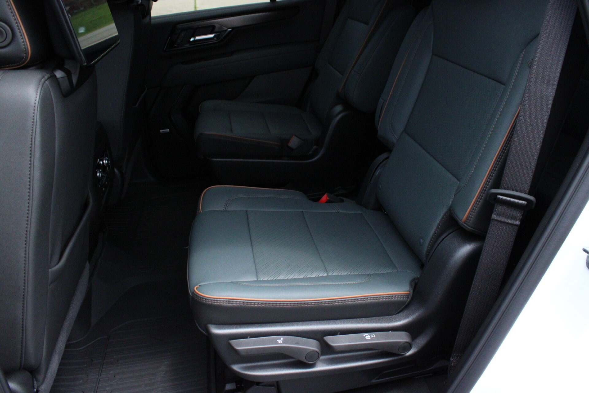 2026 GMC Yukon AT4 - Photo 19