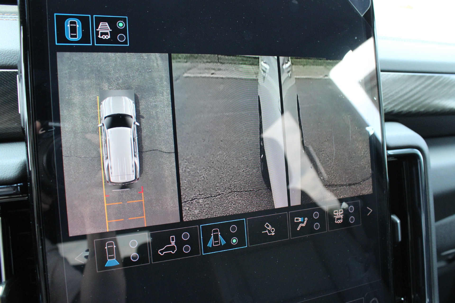 2026 GMC Yukon AT4 - Photo 45