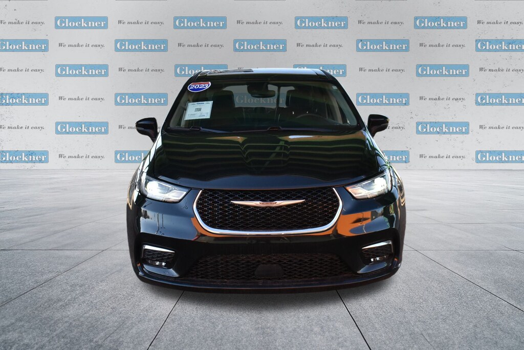 Used 2023 Chrysler Pacifica Hybrid Touring L Minivan/Van