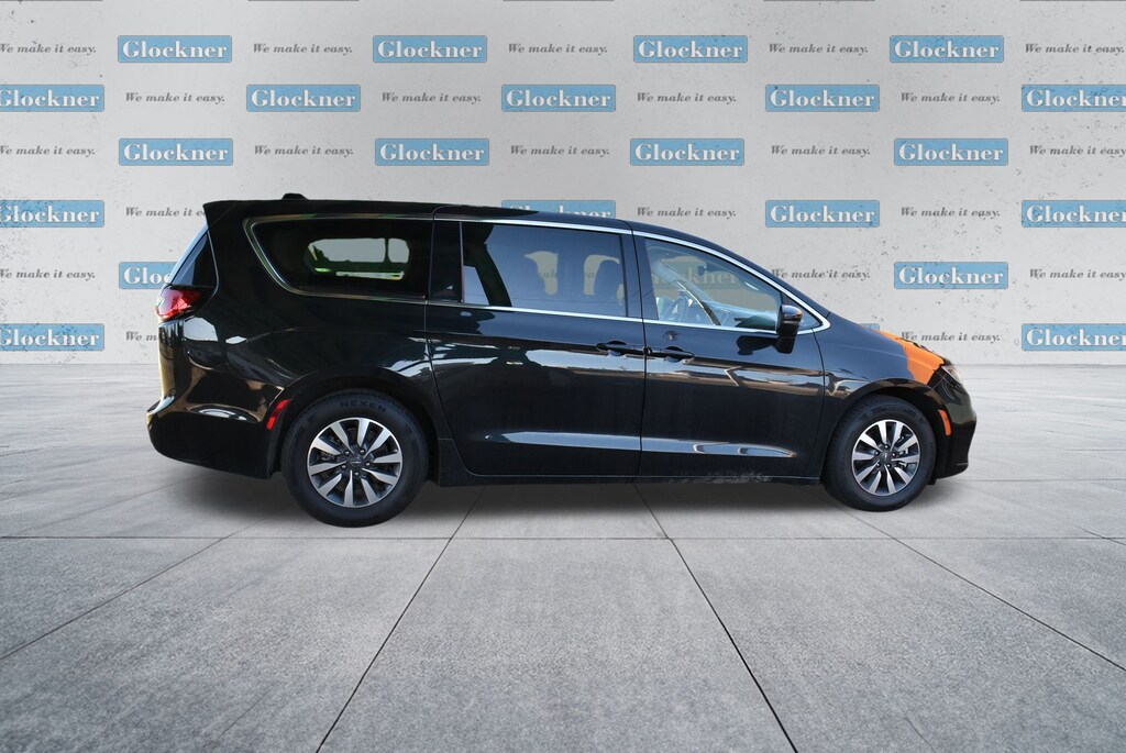 Used 2023 Chrysler Pacifica Hybrid Touring L Minivan/Van