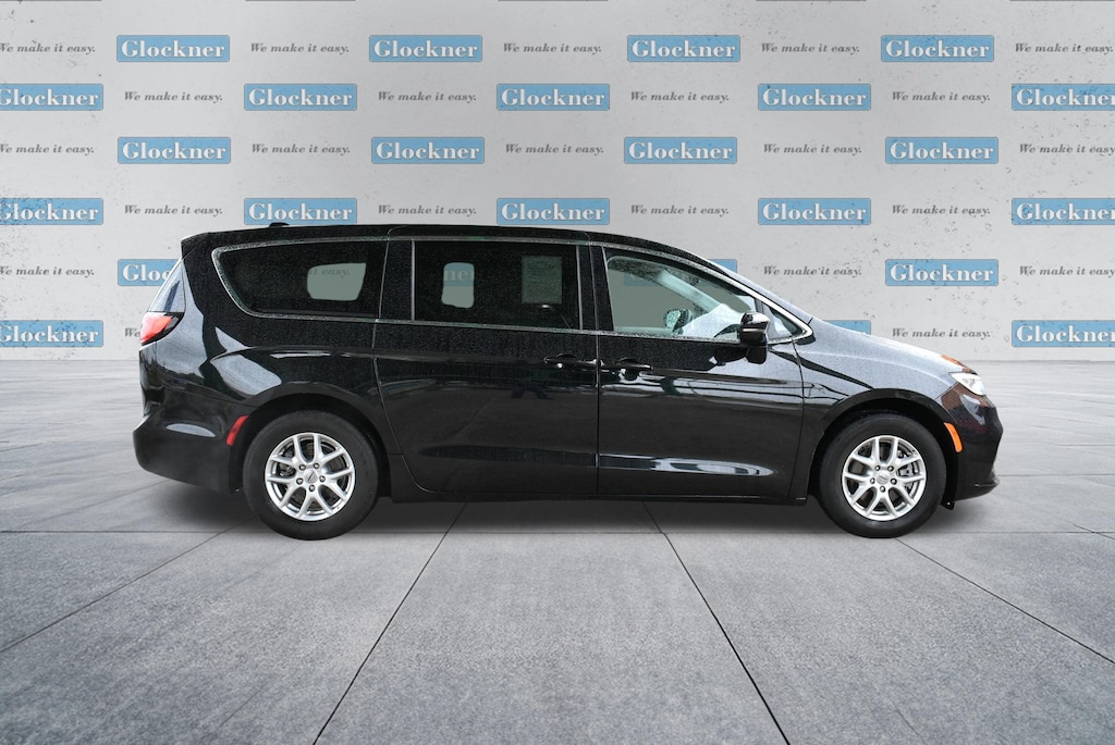 Used 2024 Chrysler Pacifica Touring L Minivan/Van