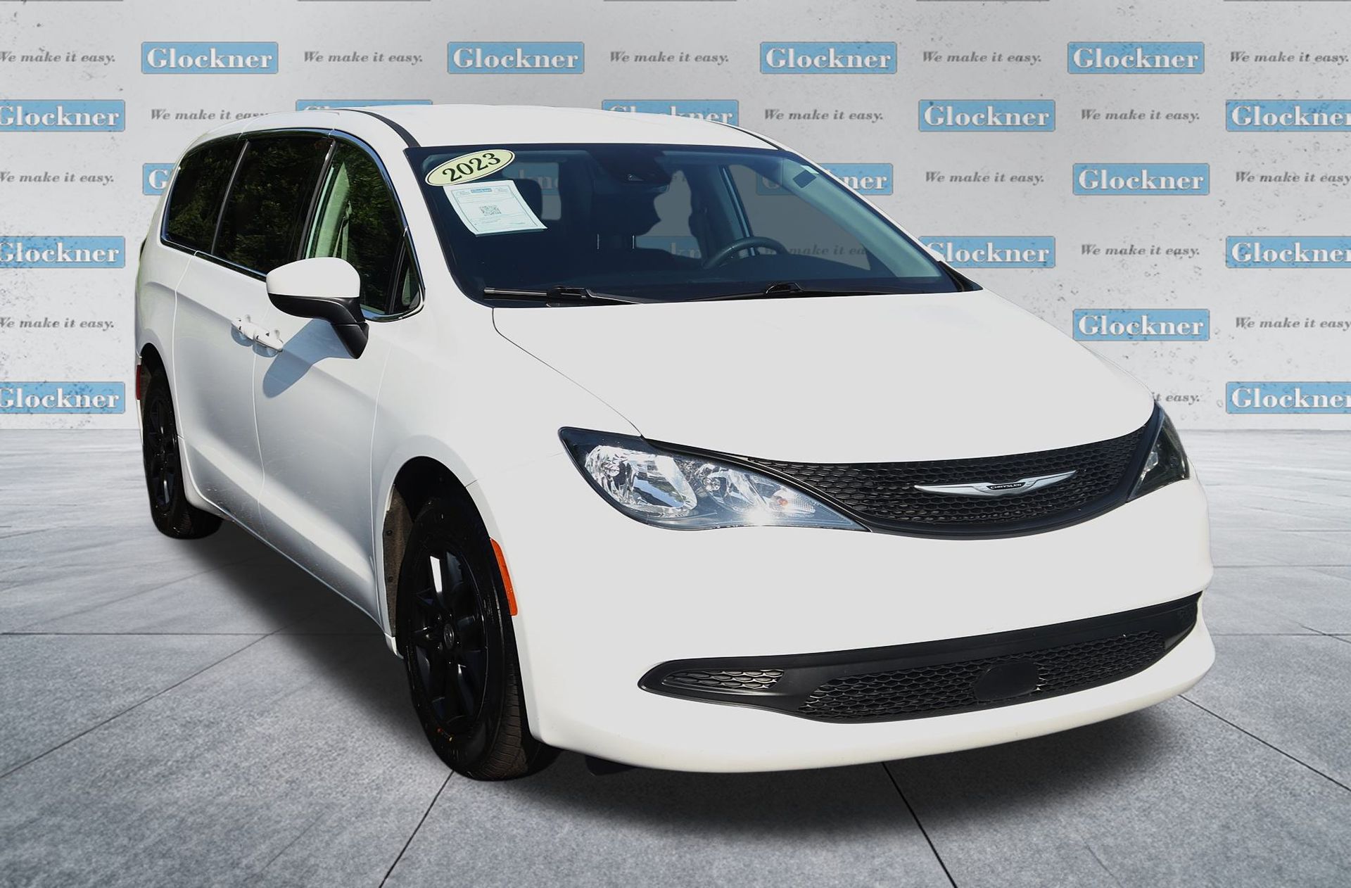 2023 Chrysler Voyager LX photo 2
