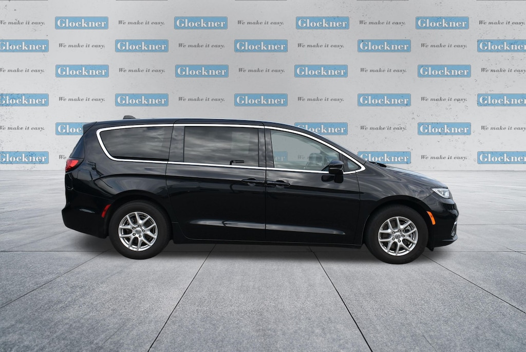 Used 2024 Chrysler Pacifica Touring L Minivan/Van