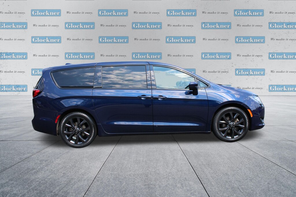 Used 2020 Chrysler Pacifica Touring Minivan/Van