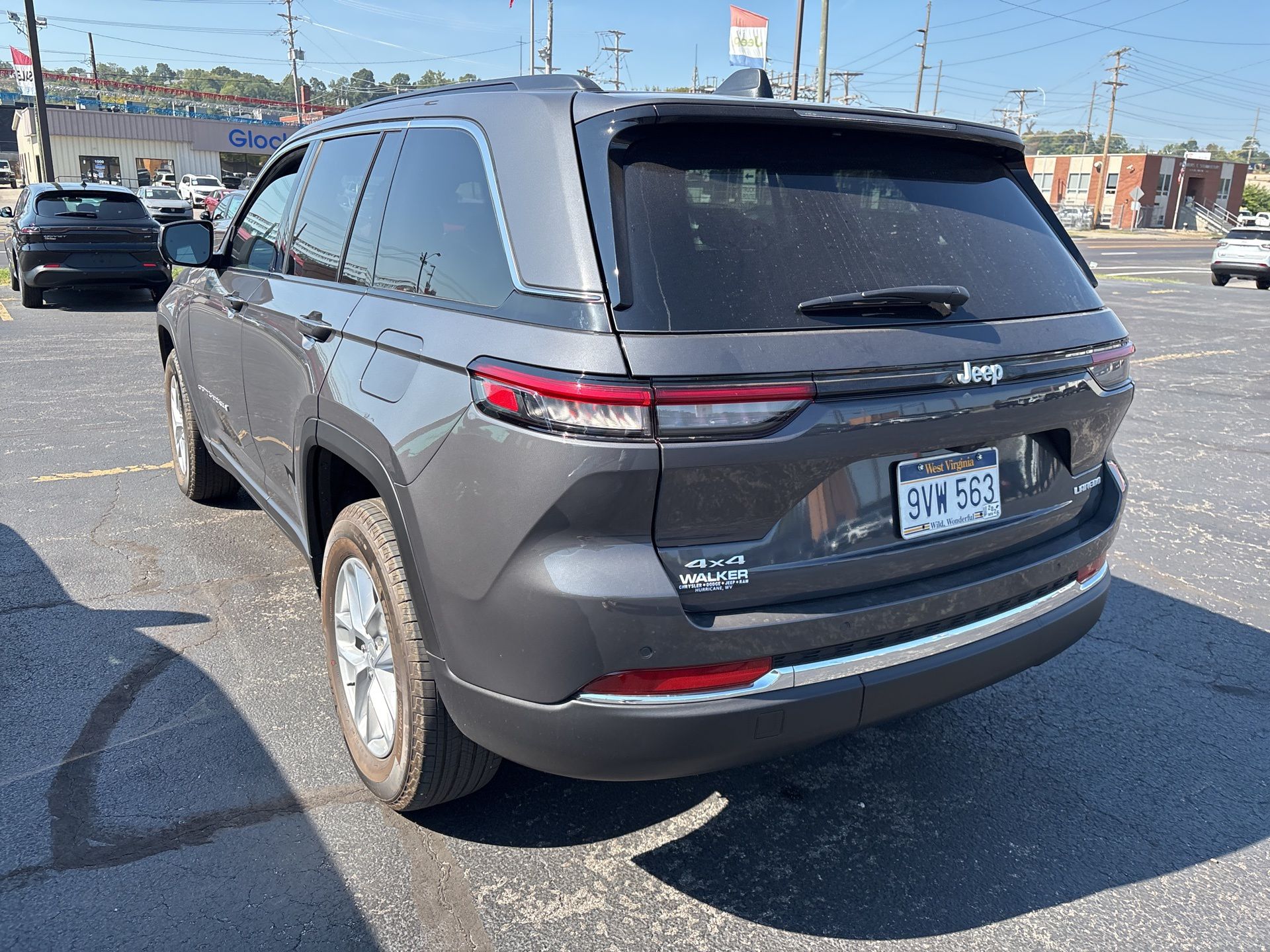 2025 Jeep Grand Cherokee Laredo X photo 2