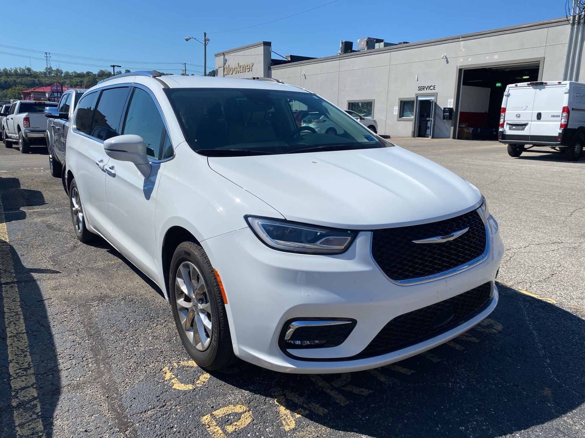 2021 Chrysler Pacifica Touring L photo 3