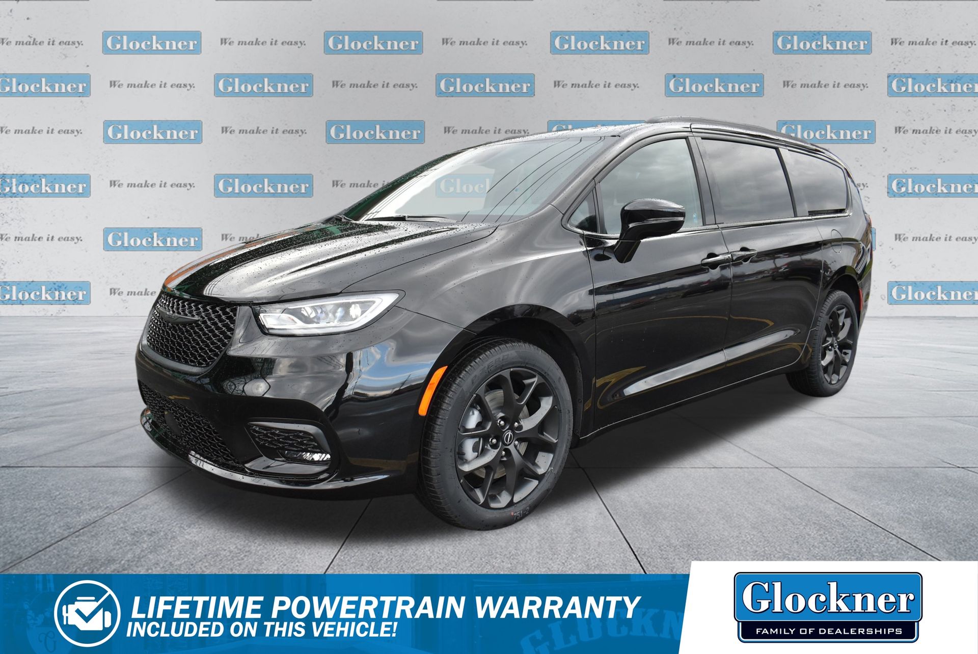 2026 Chrysler Pacifica Select's photo