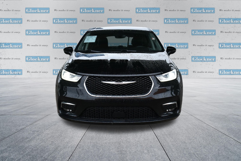 Used 2024 Chrysler Pacifica Touring L Minivan/Van