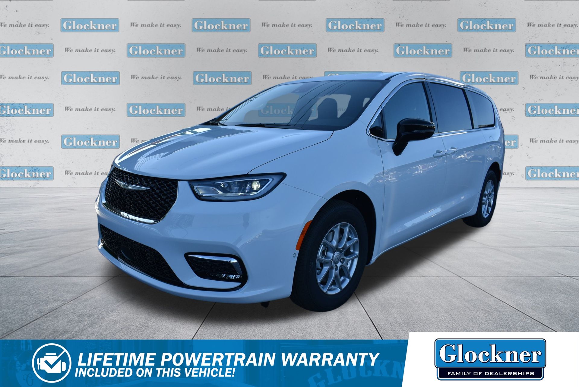 2026 Chrysler Pacifica Select's photo
