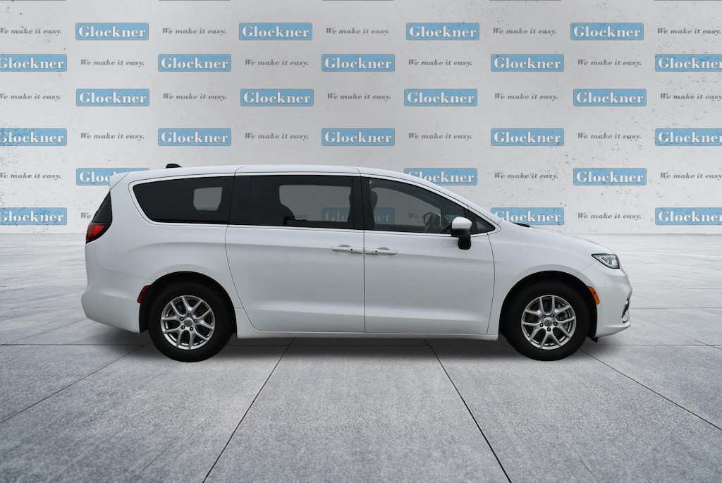 Used 2023 Chrysler Pacifica Touring Minivan/Van