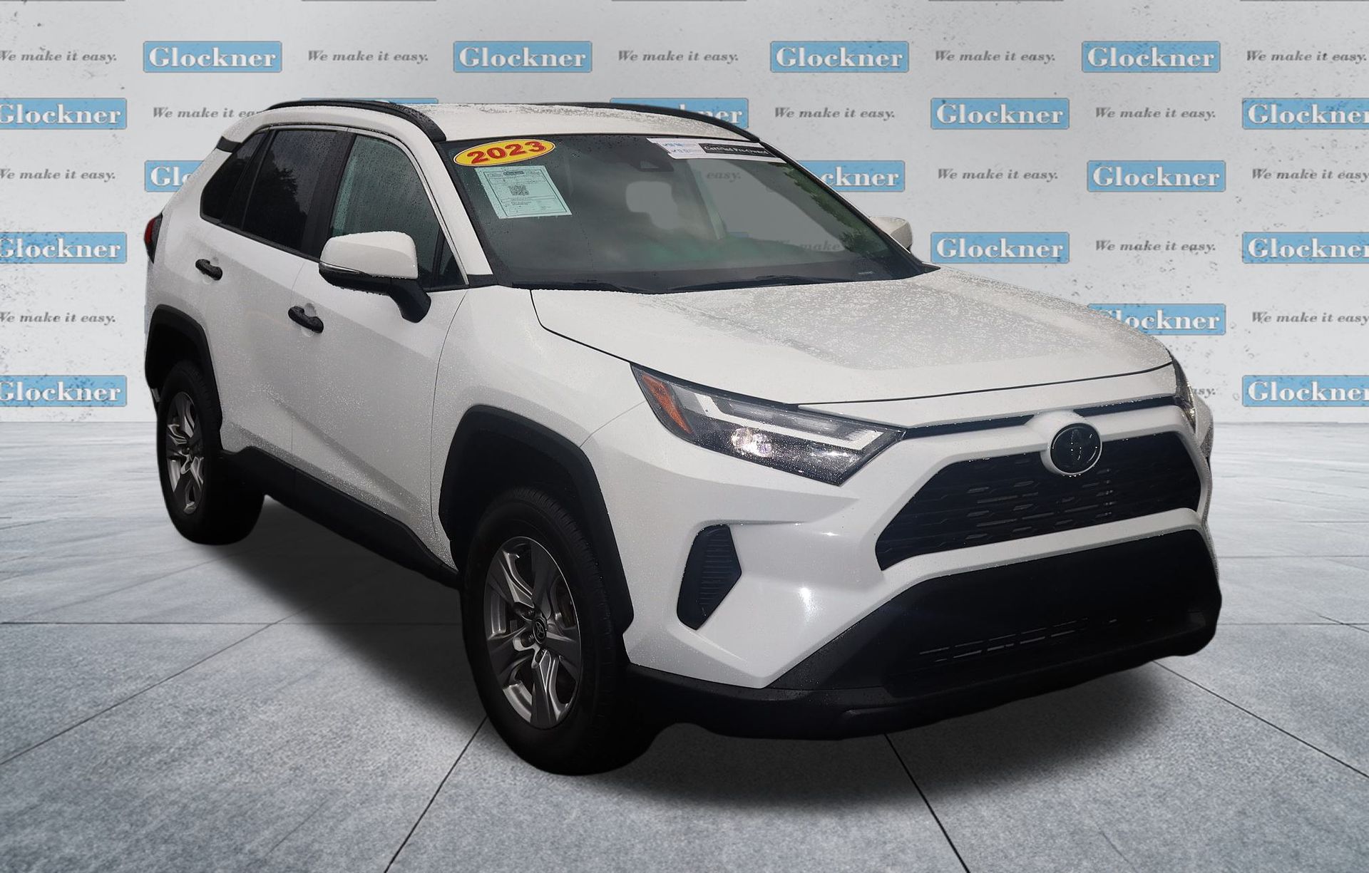 2023 Toyota RAV4 XLE photo 2