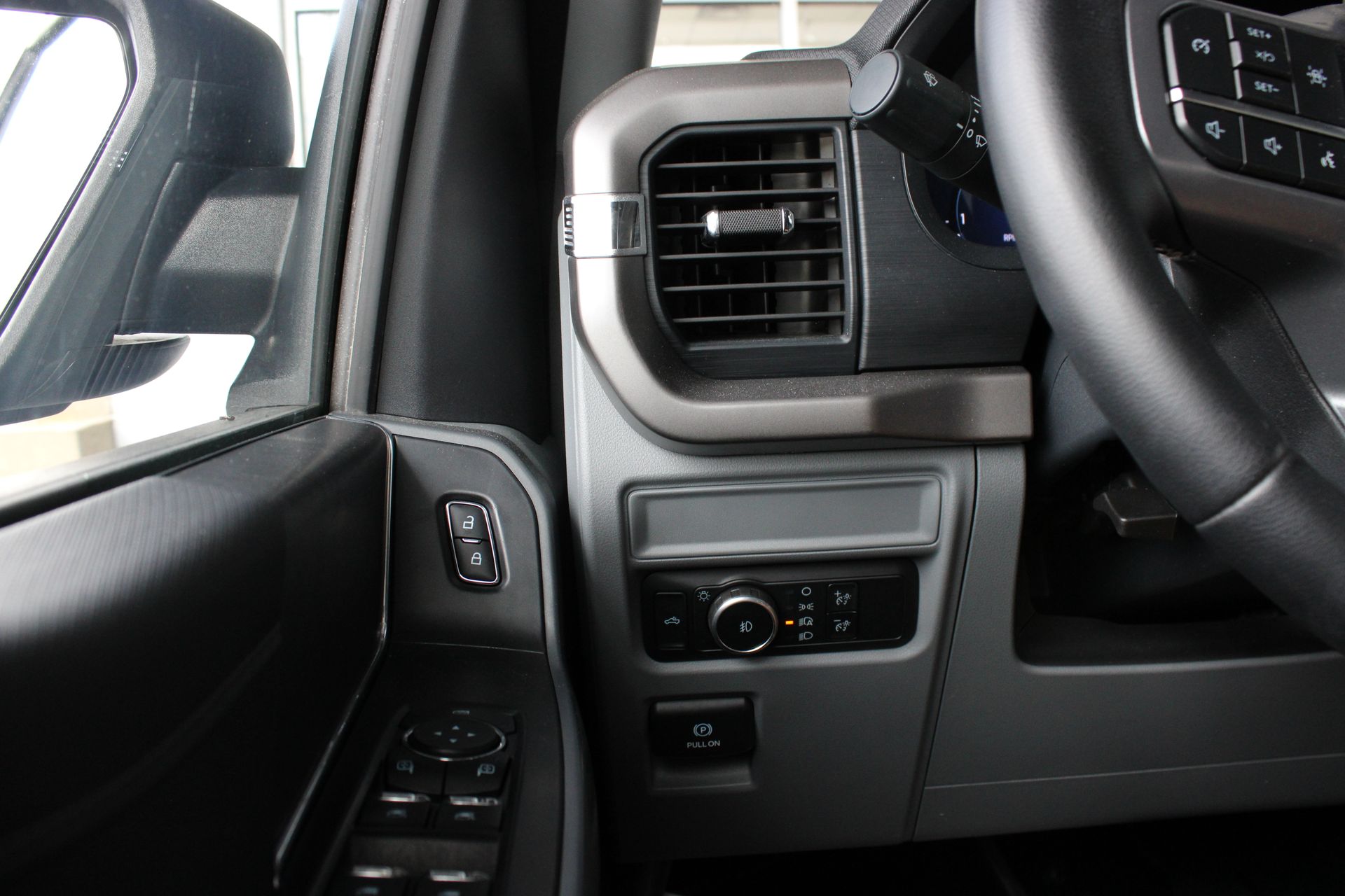 2024 Ford F-150 XLT - Photo 29