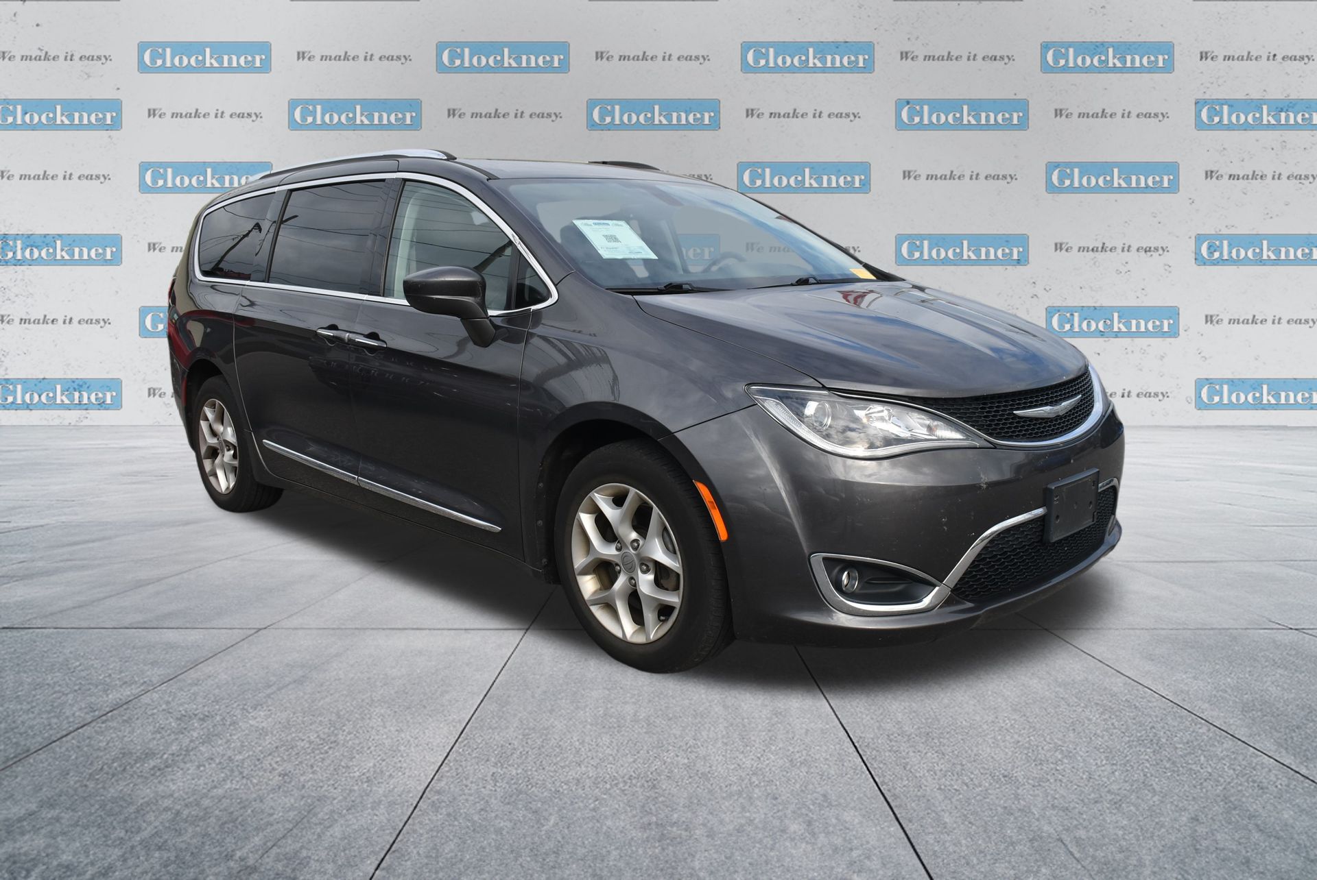 2018 Chrysler Pacifica Touring Plus photo 2