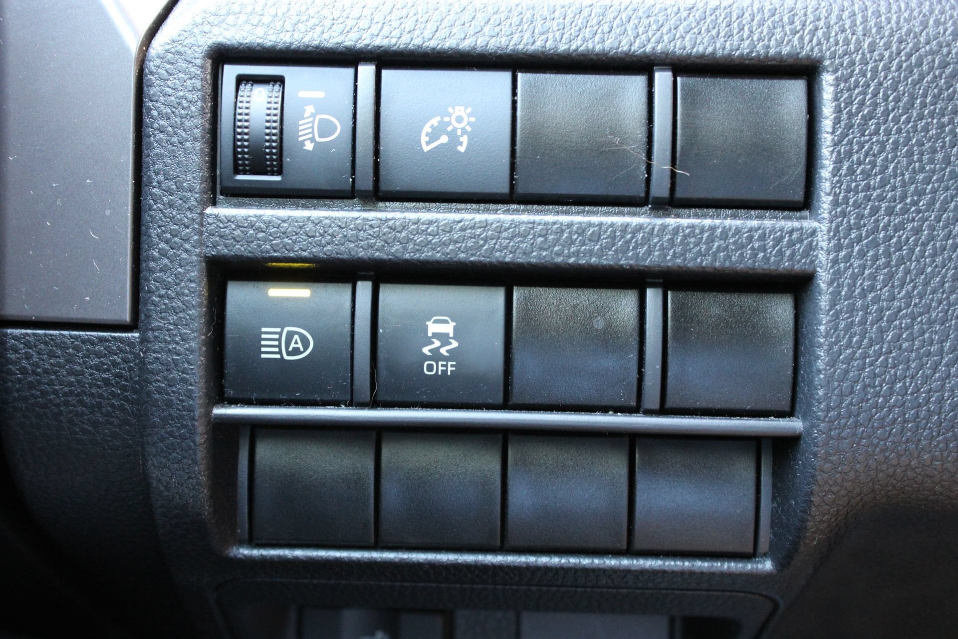 2025 Toyota Tacoma SR5 - Photo 25