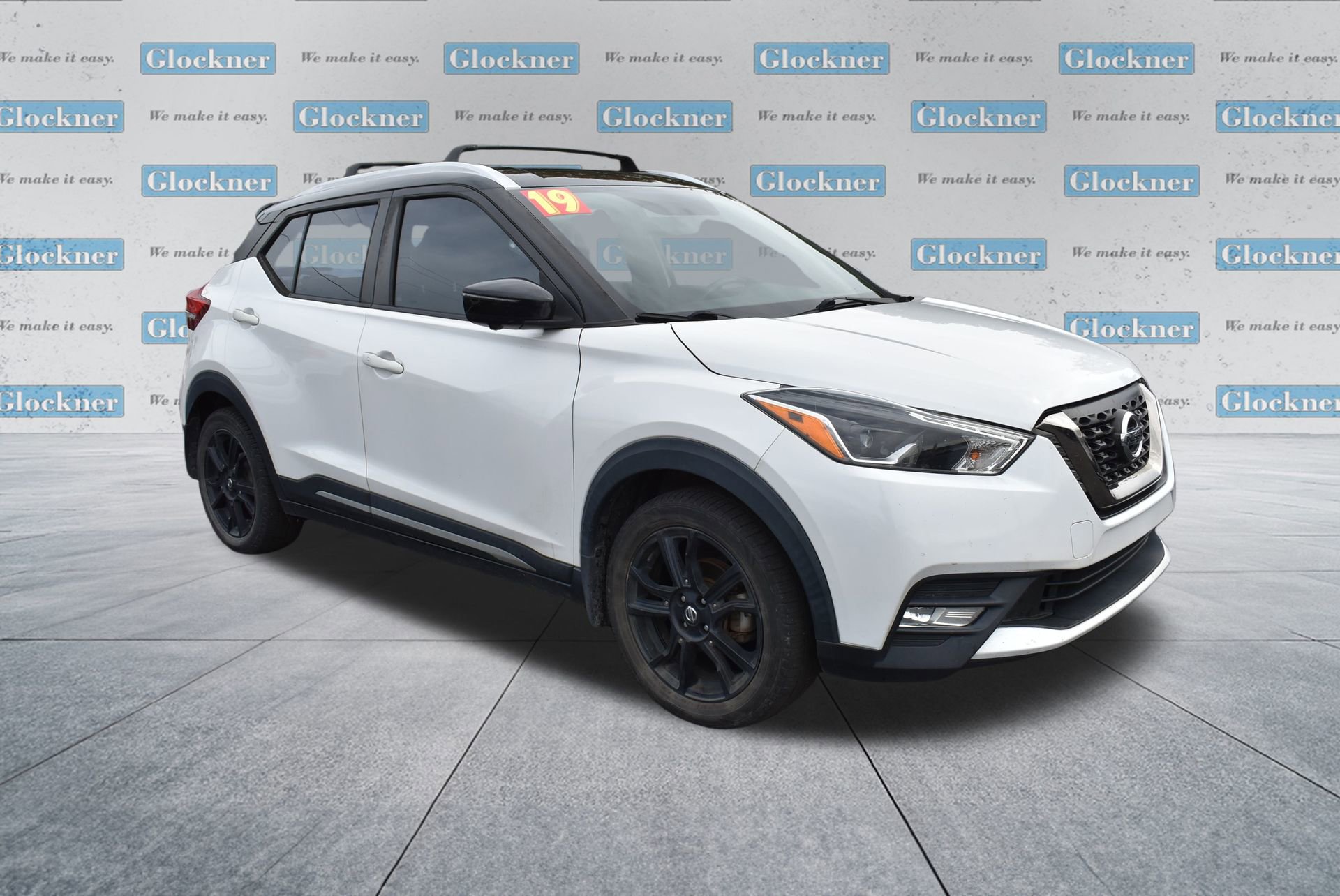 2019 Nissan Kicks SR photo 2