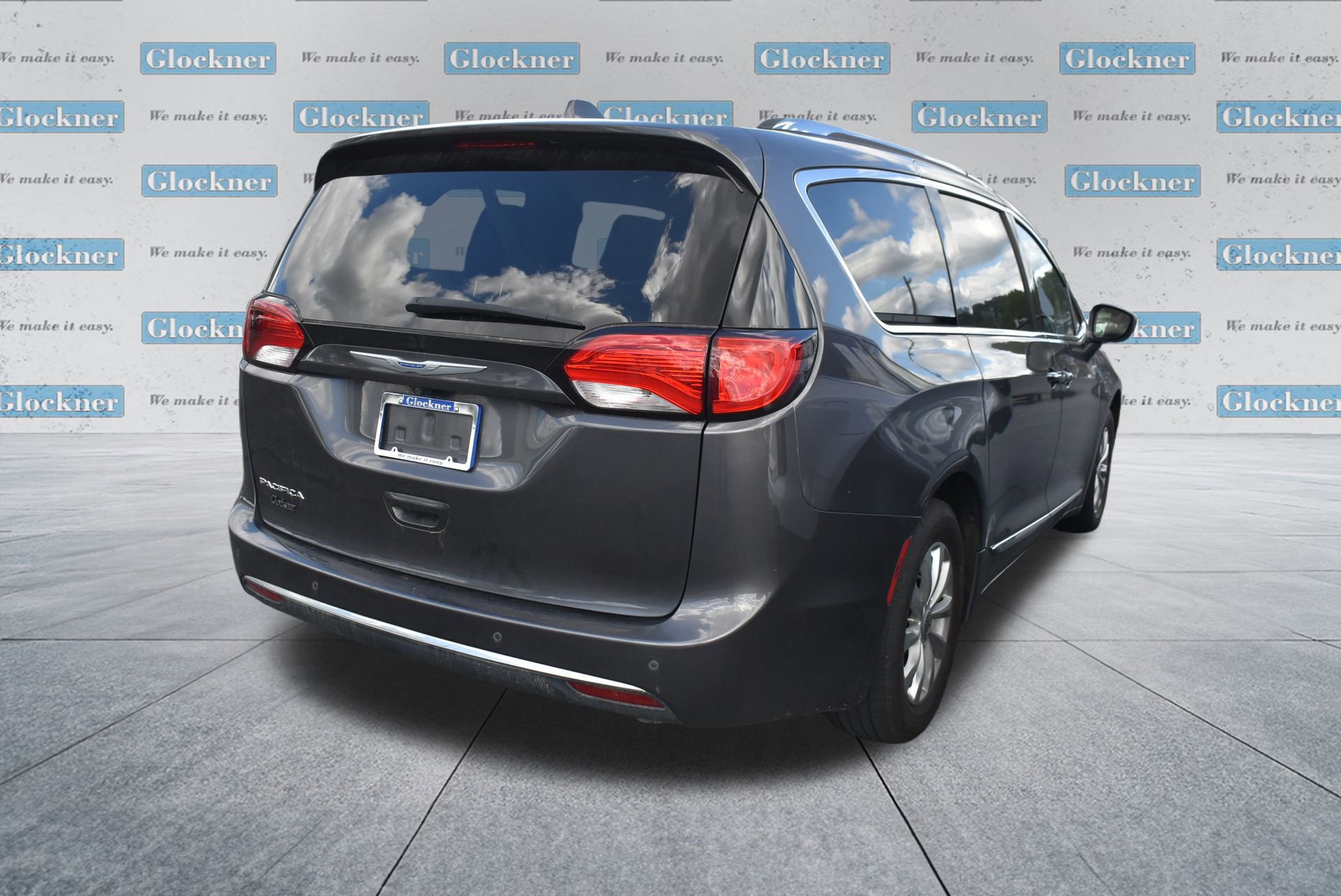 2018 Chrysler Pacifica Touring Plus photo 3