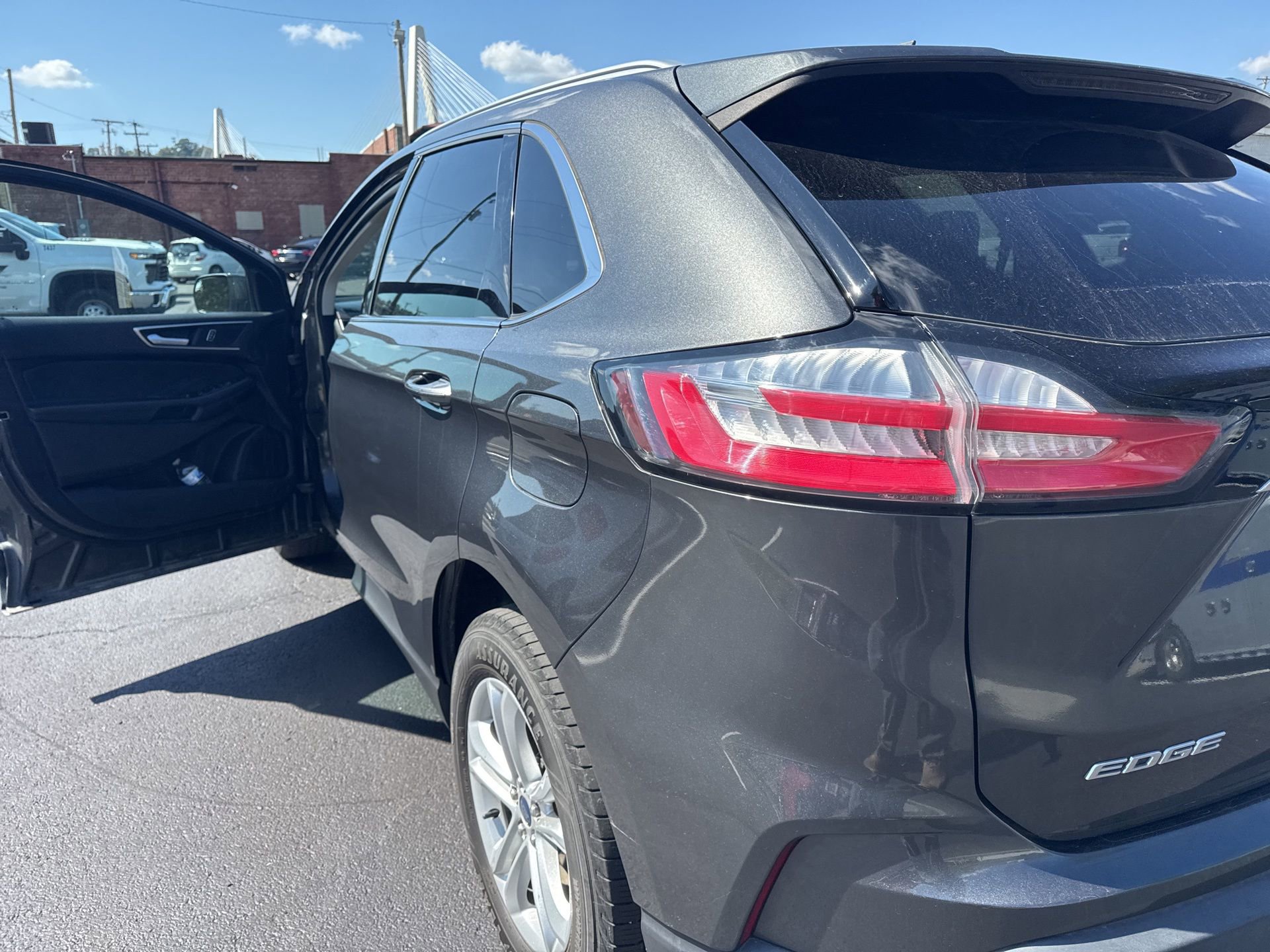 2020 Ford Edge SEL photo 2