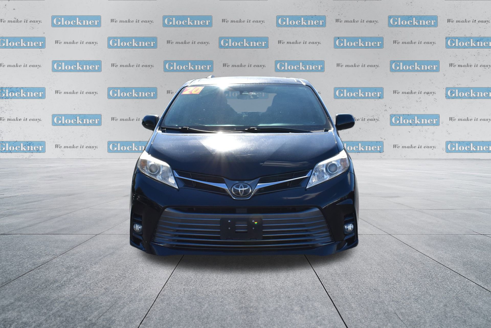 2020 Toyota Sienna XLE photo 2