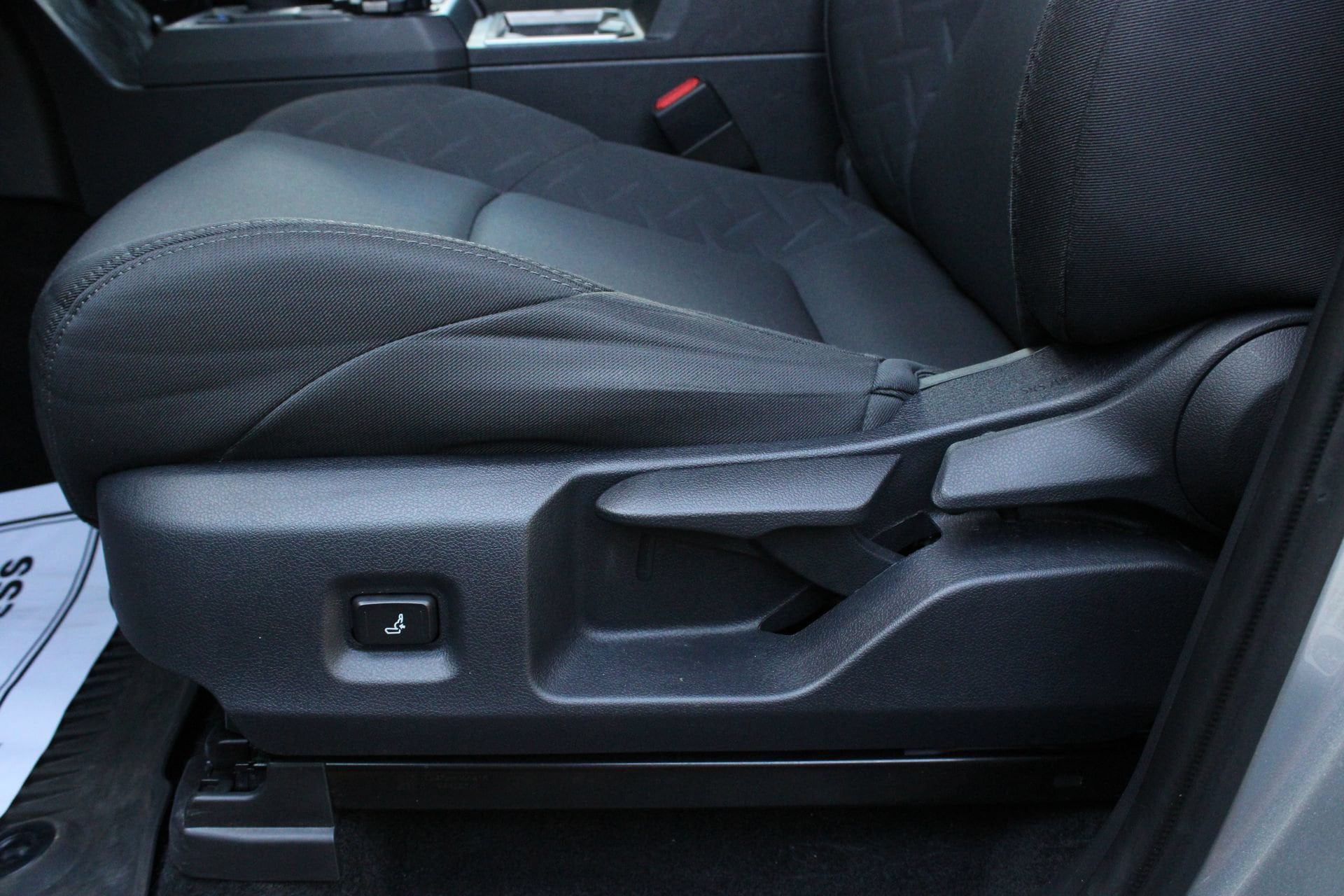 2025 Toyota Tacoma SR5 - Photo 14