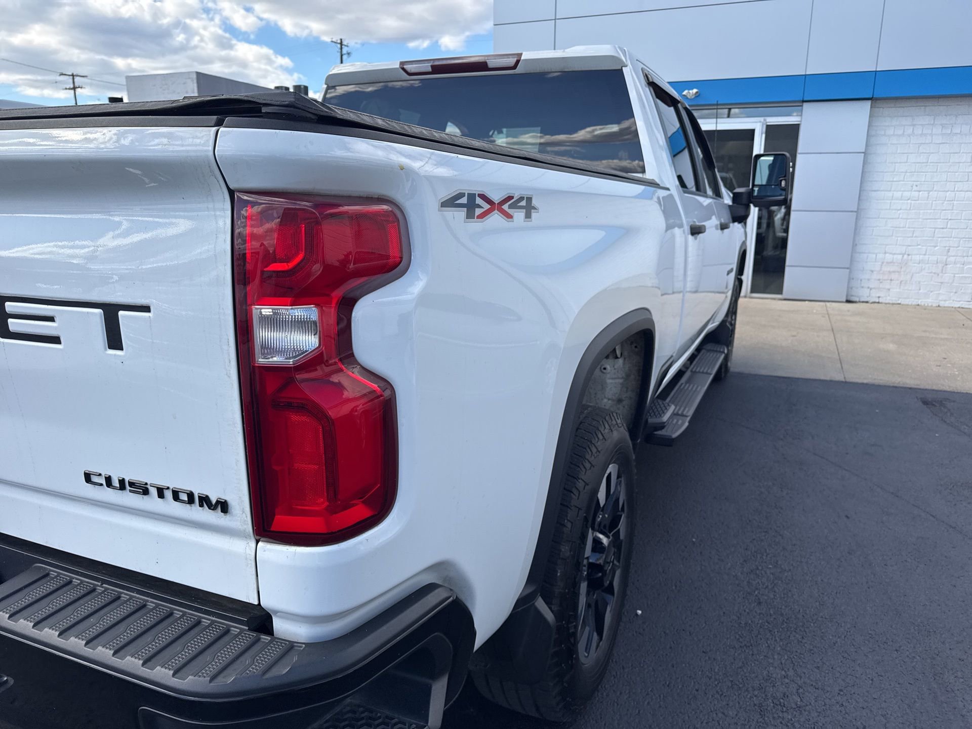 2020 Chevrolet Silverado 2500HD Custom photo 3