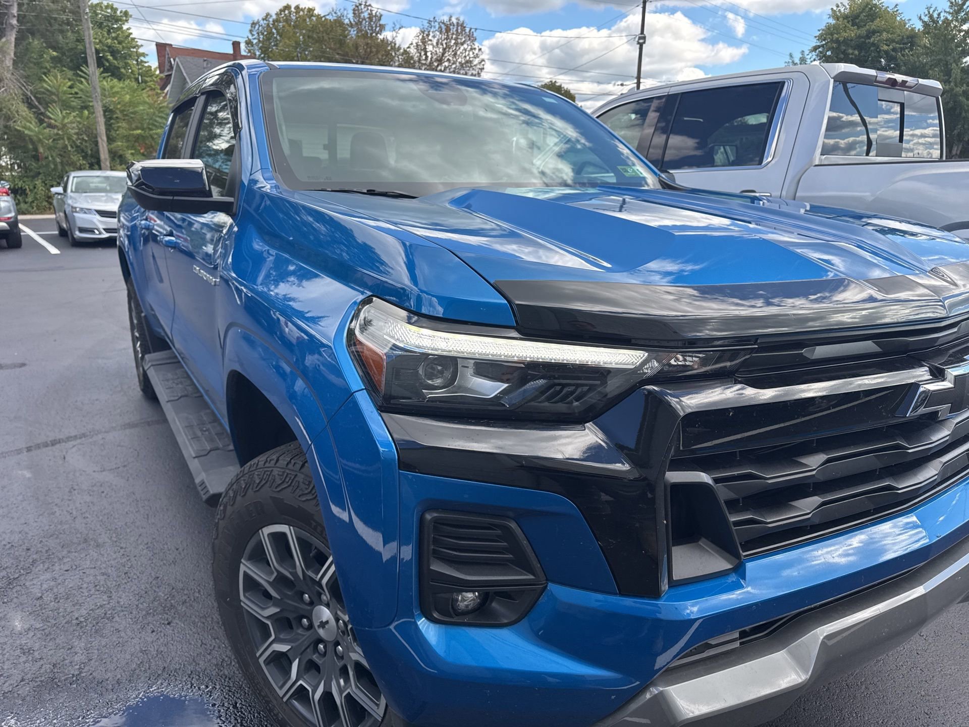 2024 Chevrolet Colorado Z71 photo 2