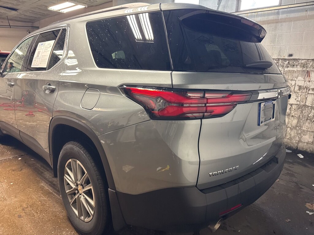 Used 2023 Chevrolet Traverse LT Cloth SUV
