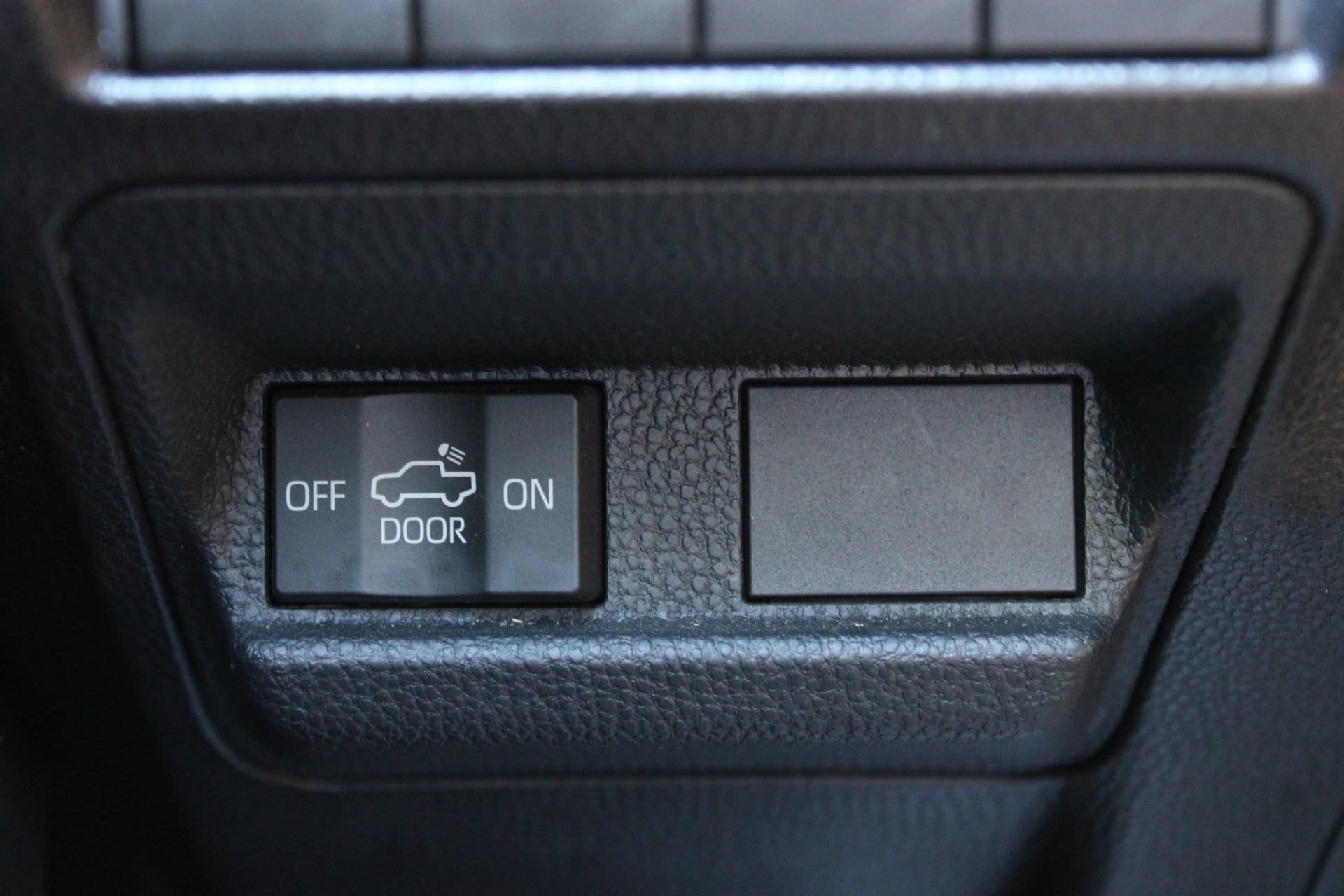 2025 Toyota Tacoma SR5 - Photo 24