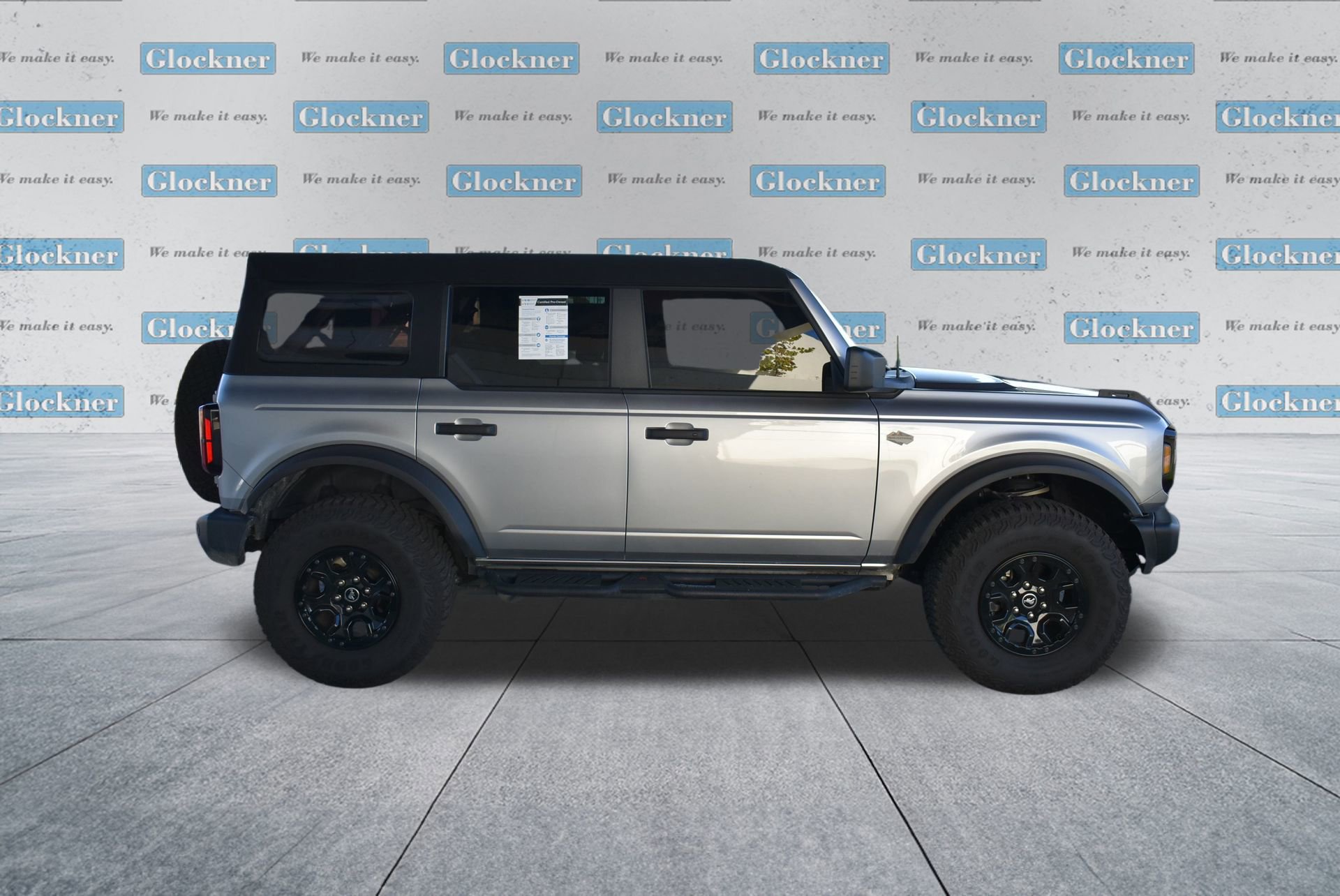 2023 Ford Bronco Base photo 3