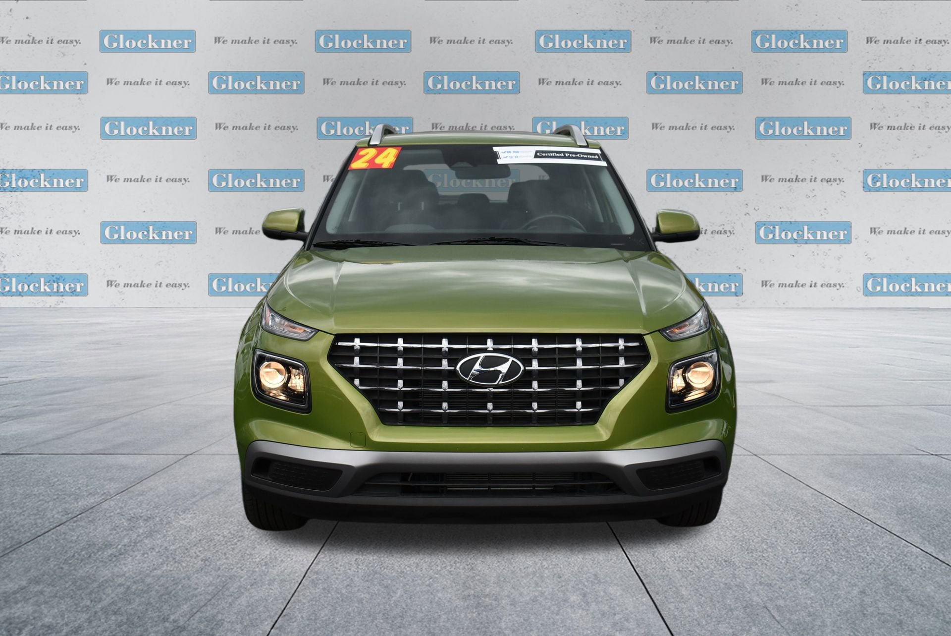 2024 Hyundai Venue SEL photo 2