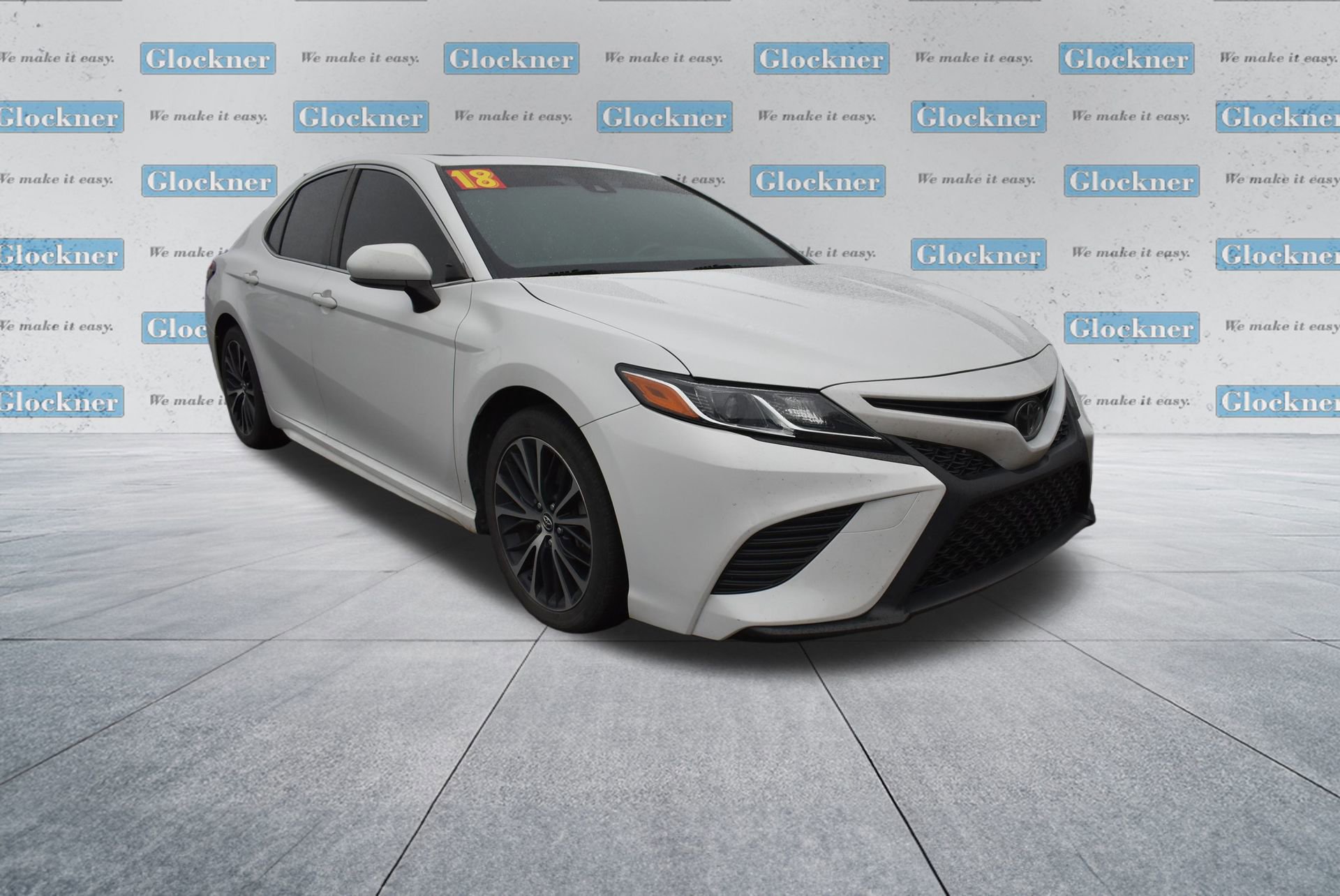 2018 Toyota Camry LE photo 2