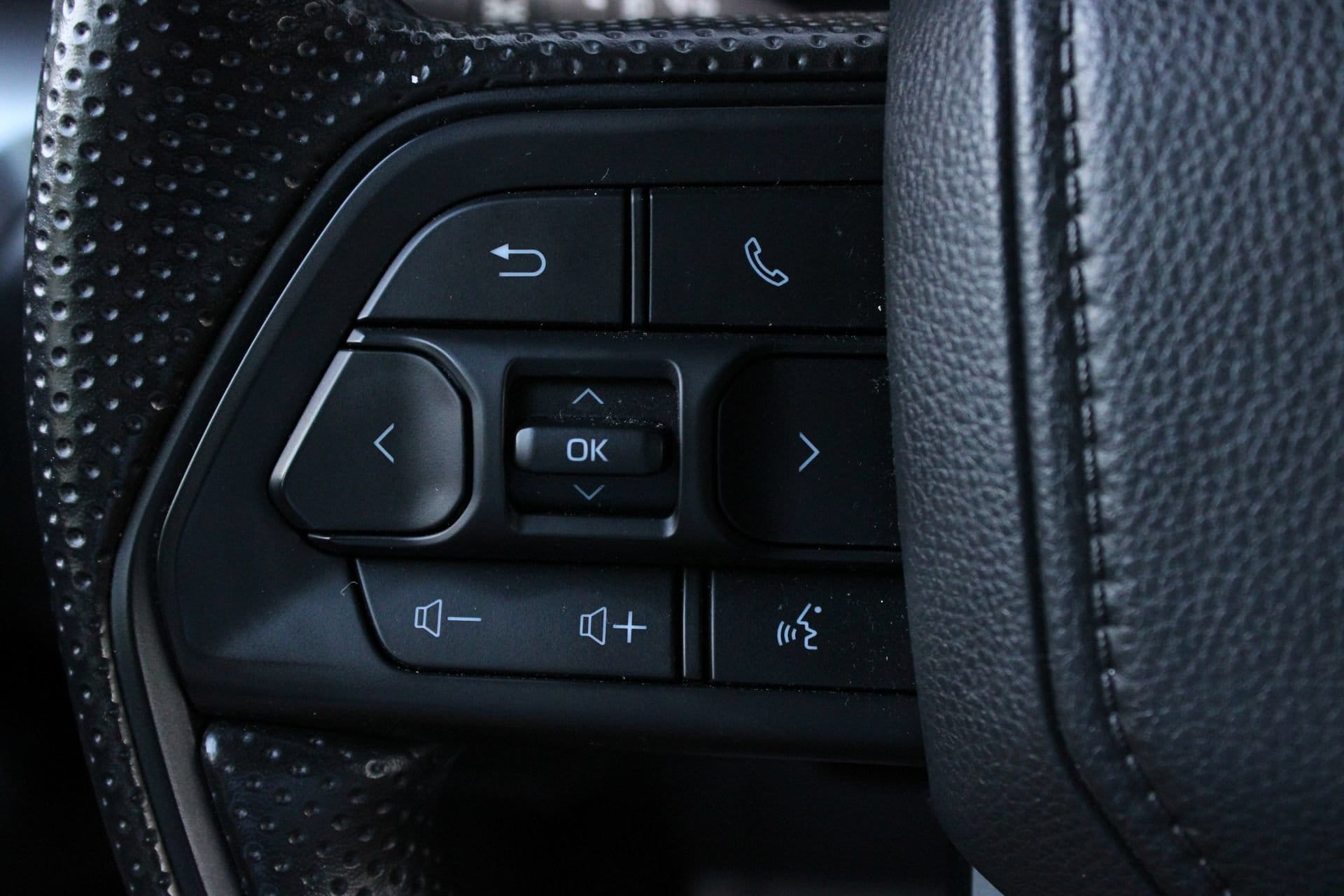 2025 Toyota Tacoma SR5 - Photo 28