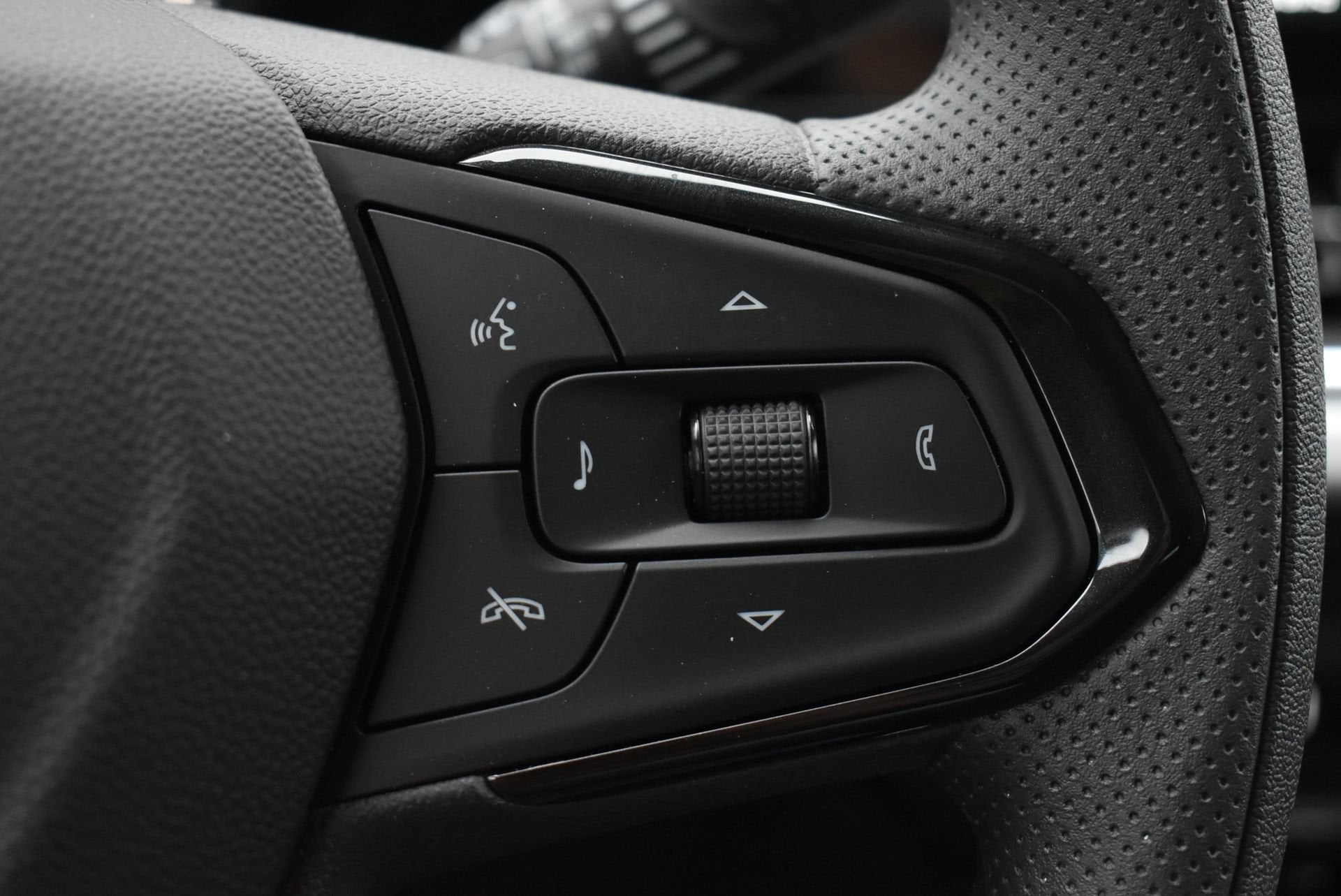 2026 Chevrolet Trax LT - Photo 21