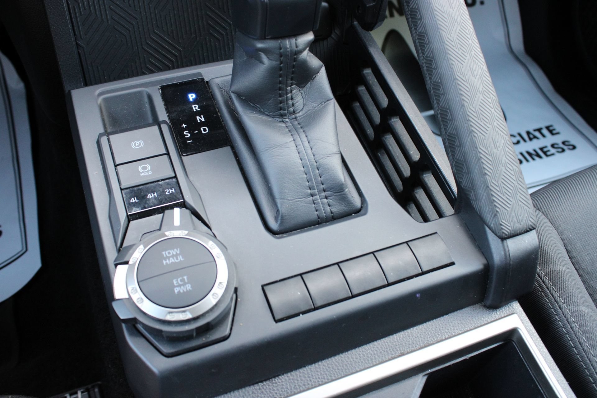 2025 Toyota Tacoma SR5 - Photo 41