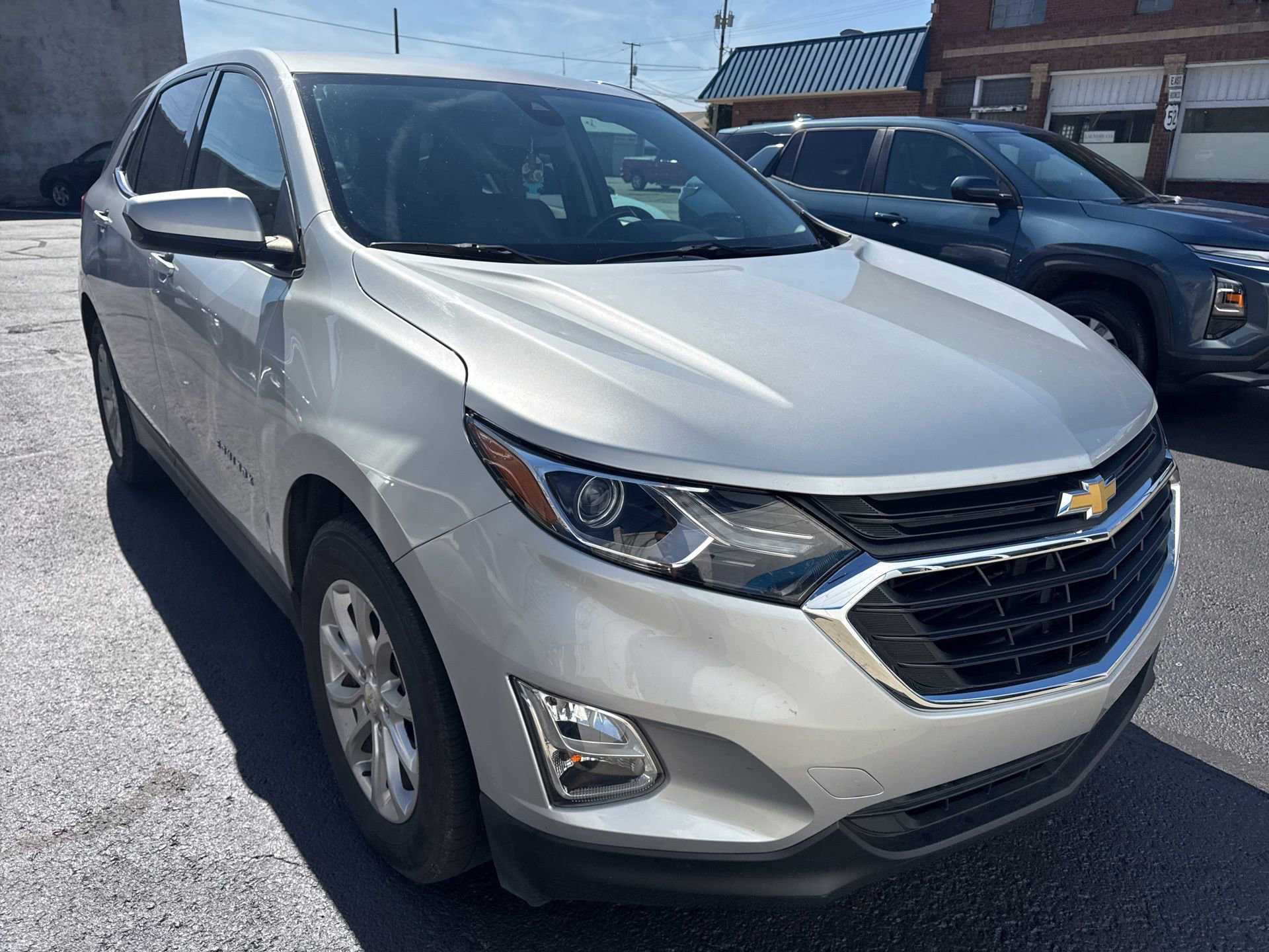 2020 Chevrolet Equinox LT photo 2