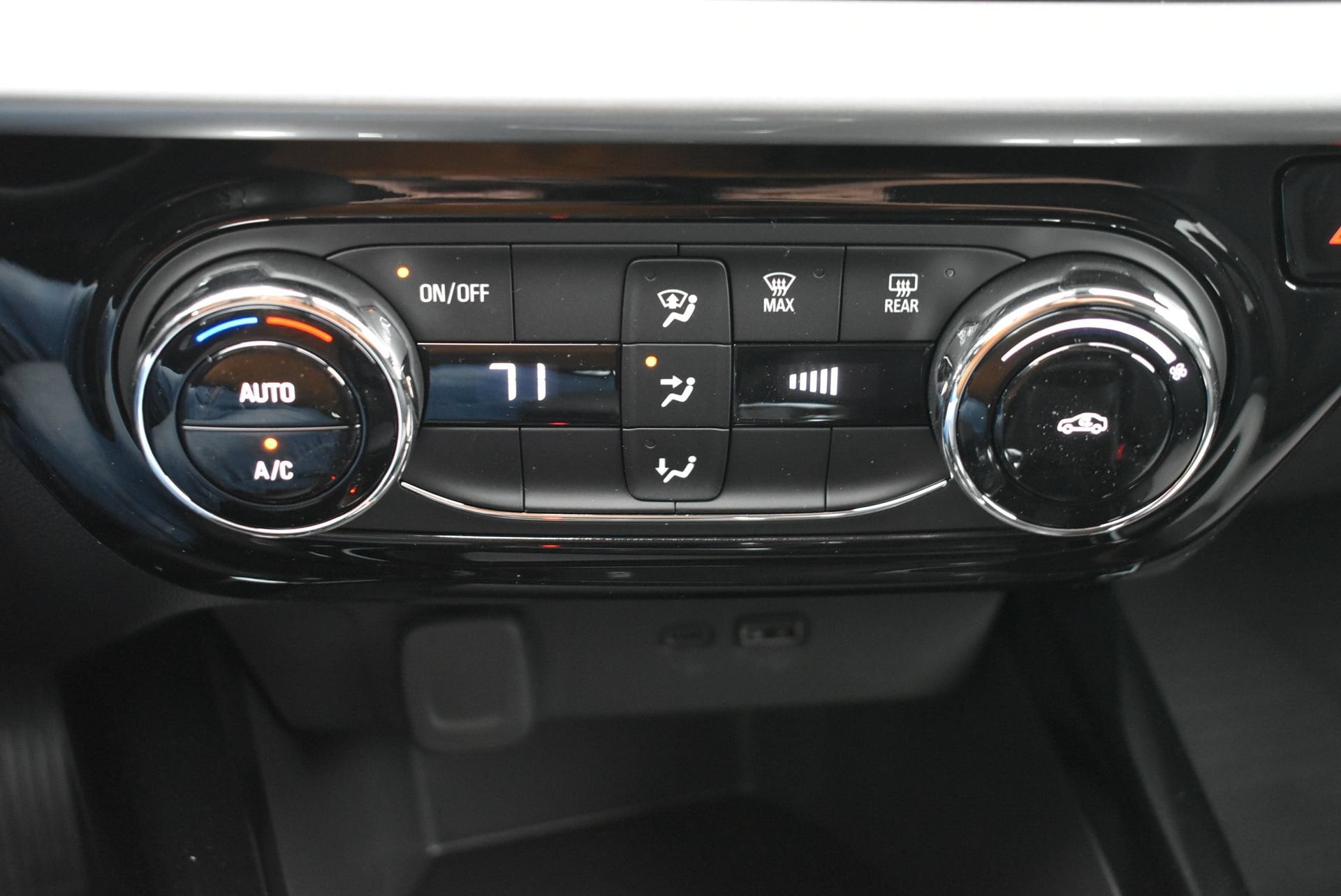 2026 Chevrolet Trax LT - Photo 29