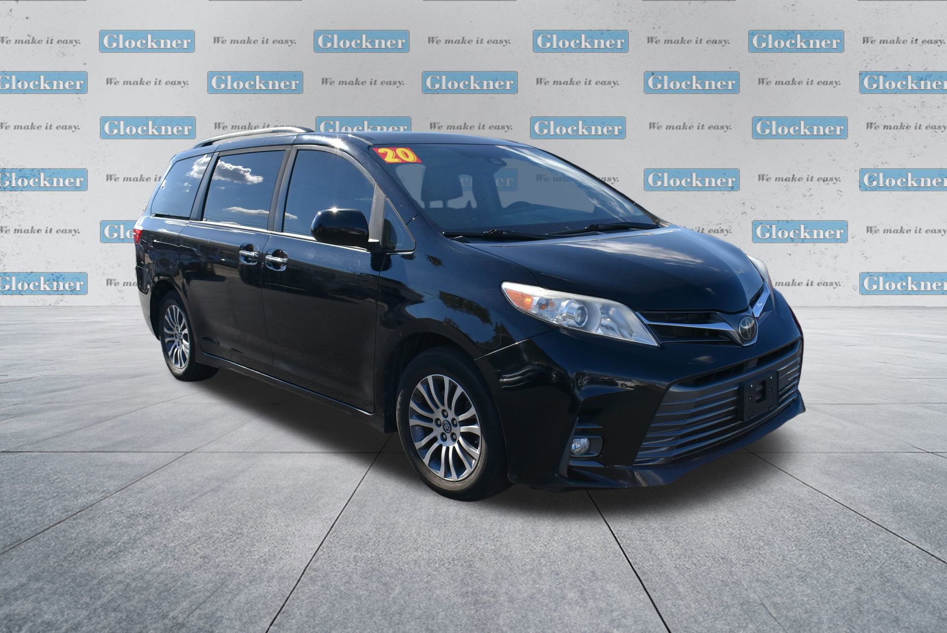 2020 Toyota Sienna XLE photo 3