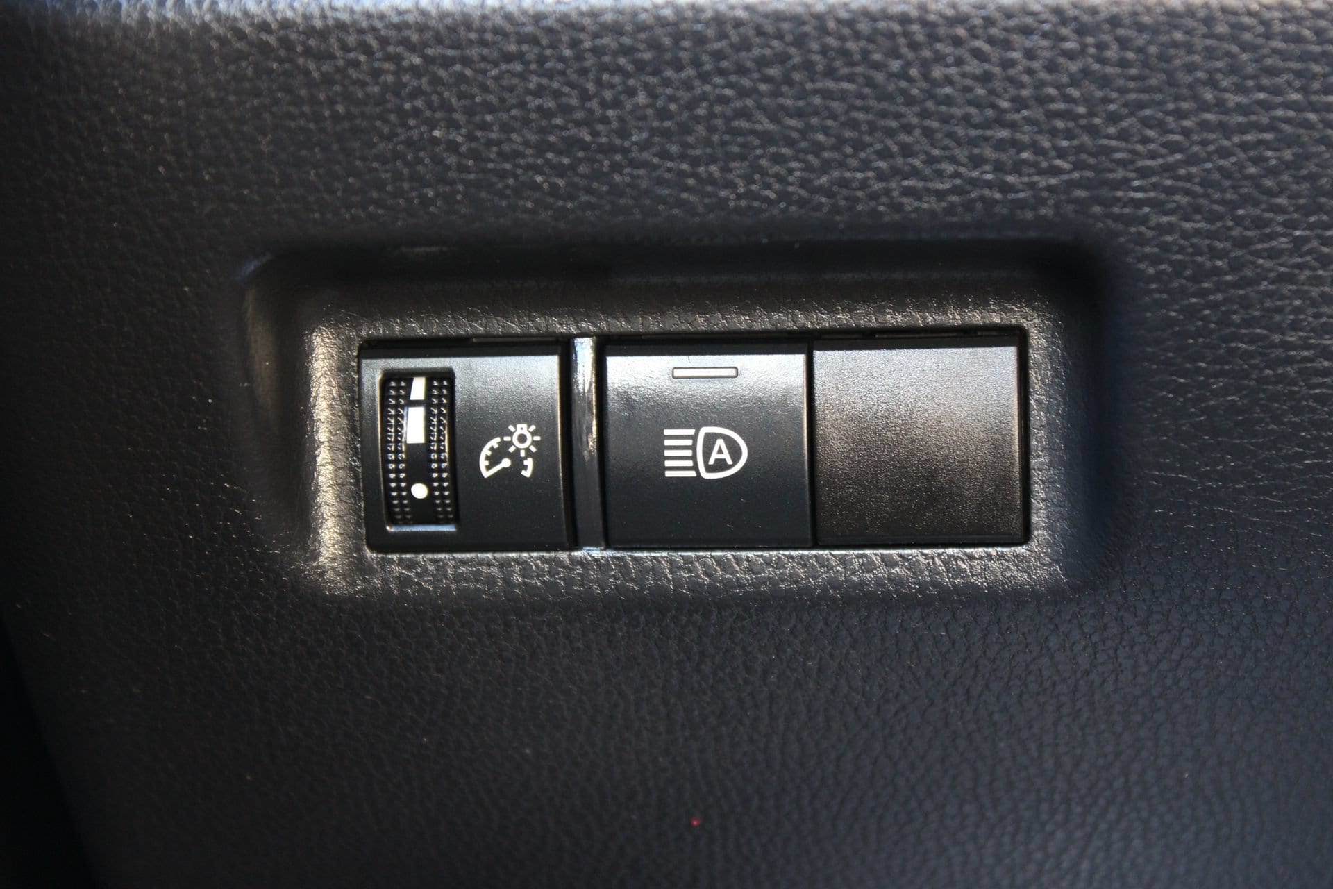2022 Toyota RAV4 LE - Photo 23
