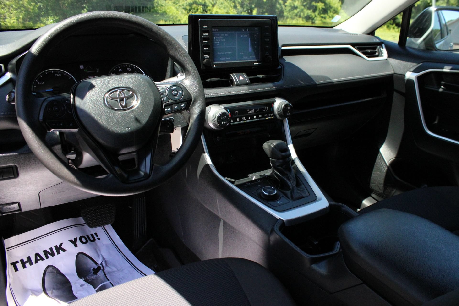 2022 Toyota RAV4 LE - Photo 20