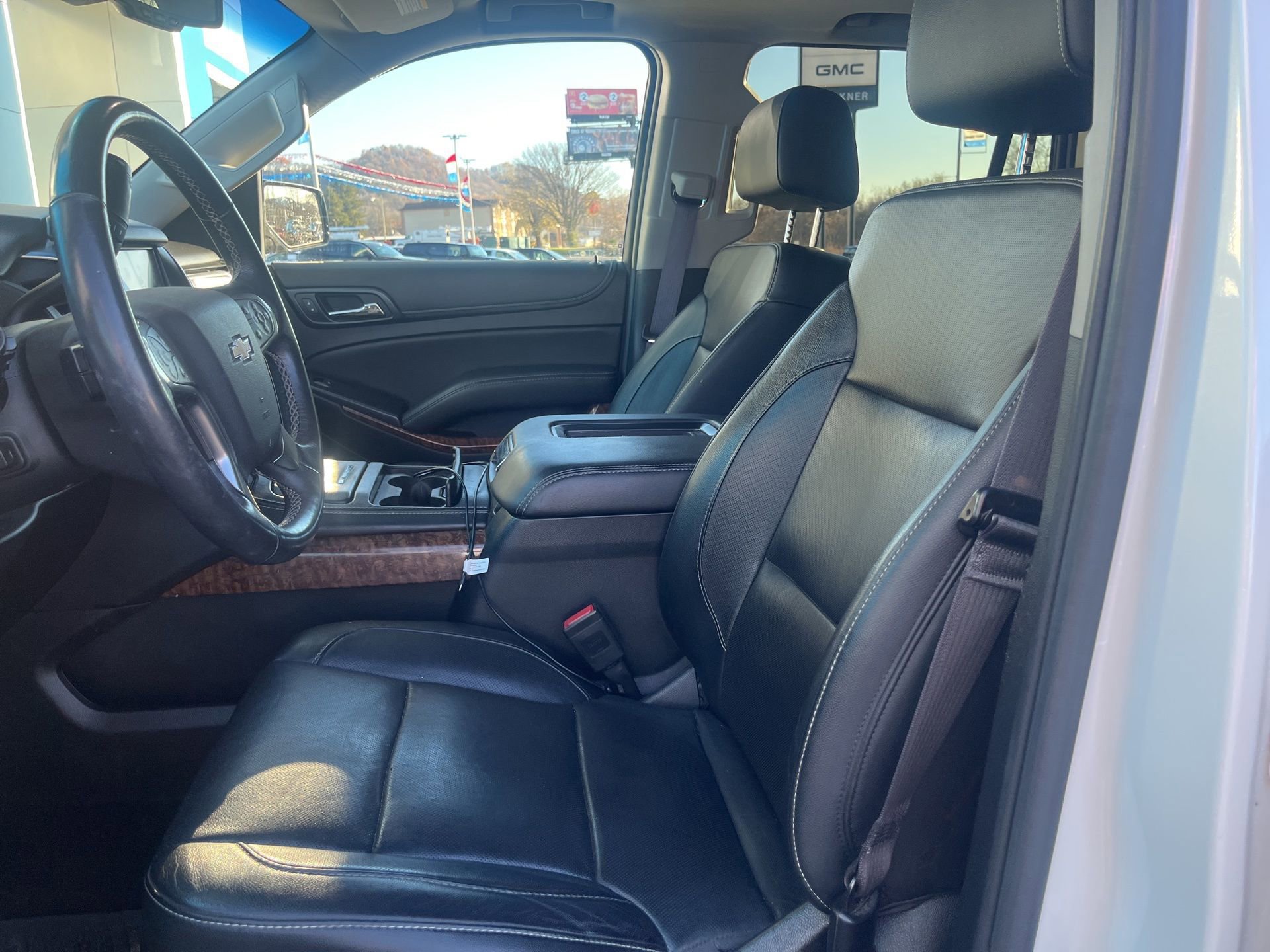 2017 Chevrolet Tahoe Premier photo 2