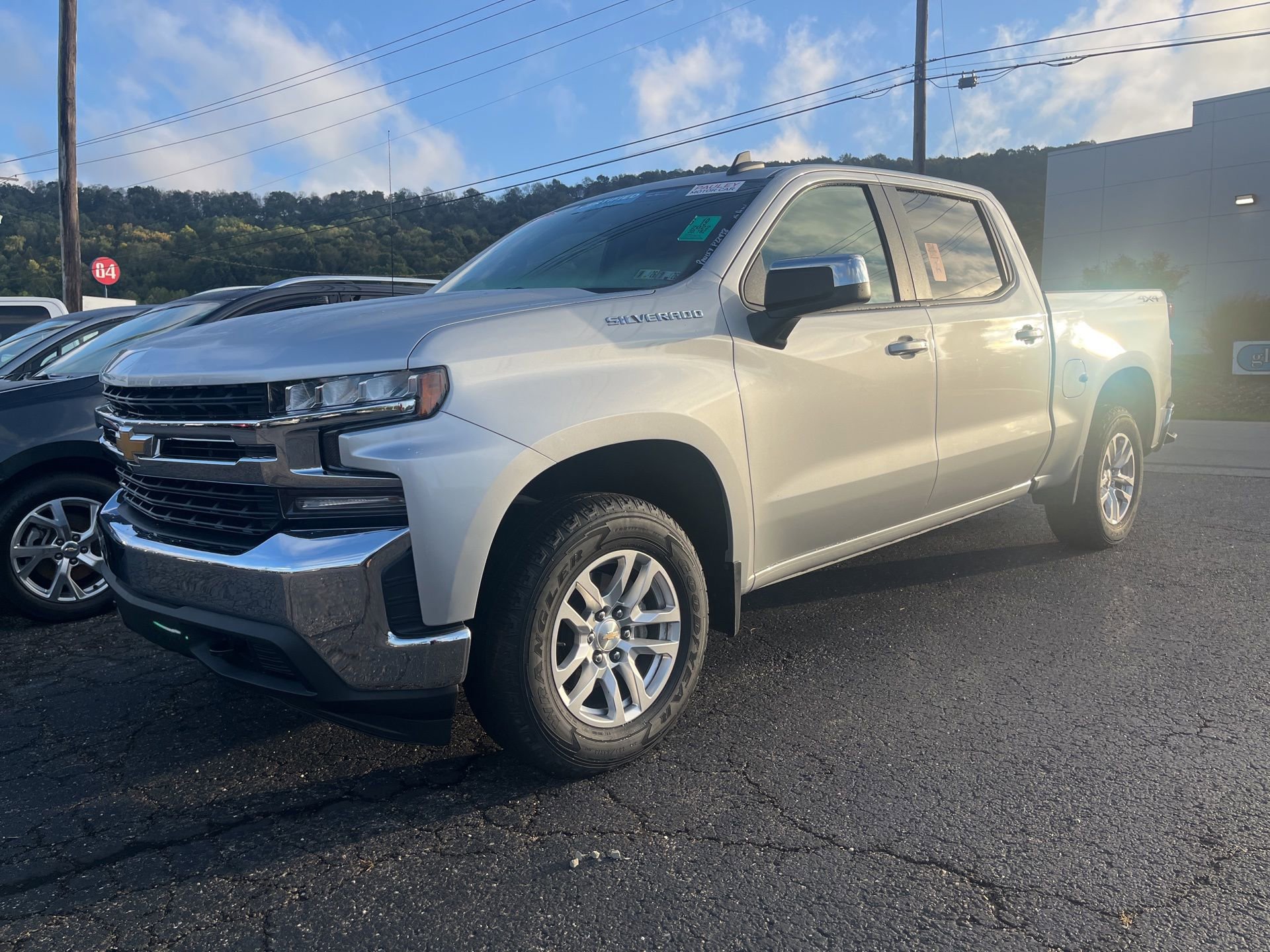 2022 Chevrolet Silverado 1500 LT photo 3