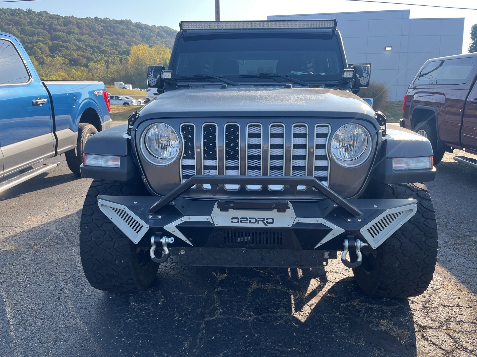 2019 Jeep Wrangler Unlimited Sahara photo 2