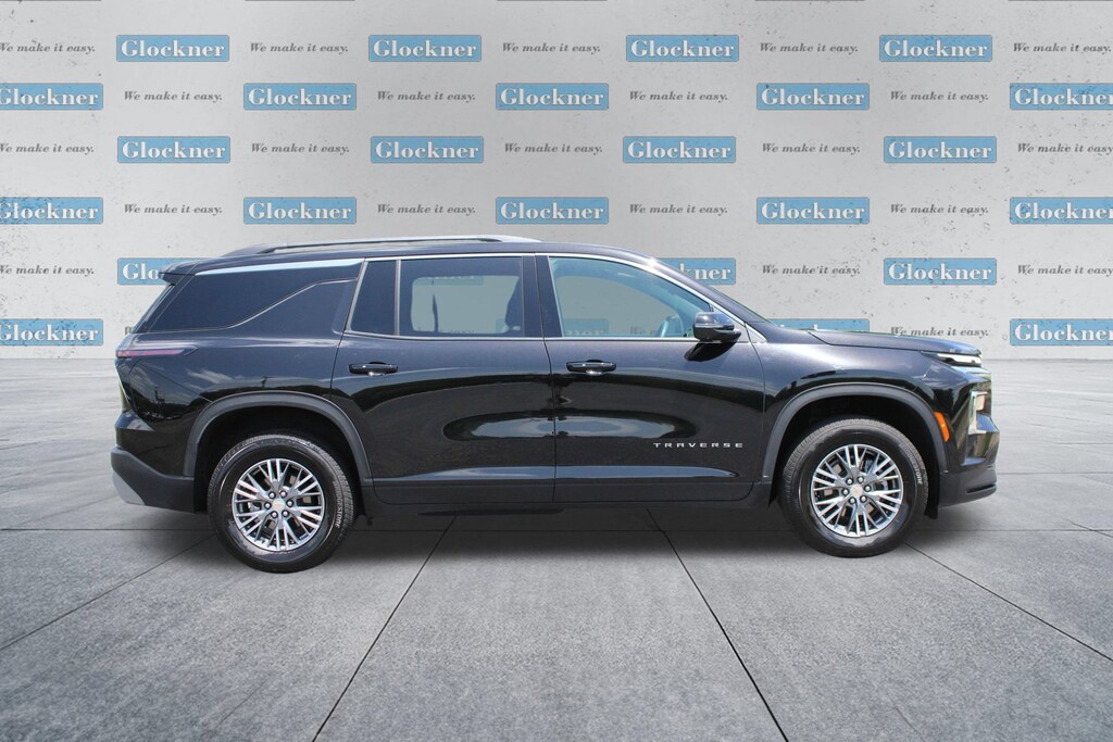 Used 2026 Chevrolet Traverse LT SUV