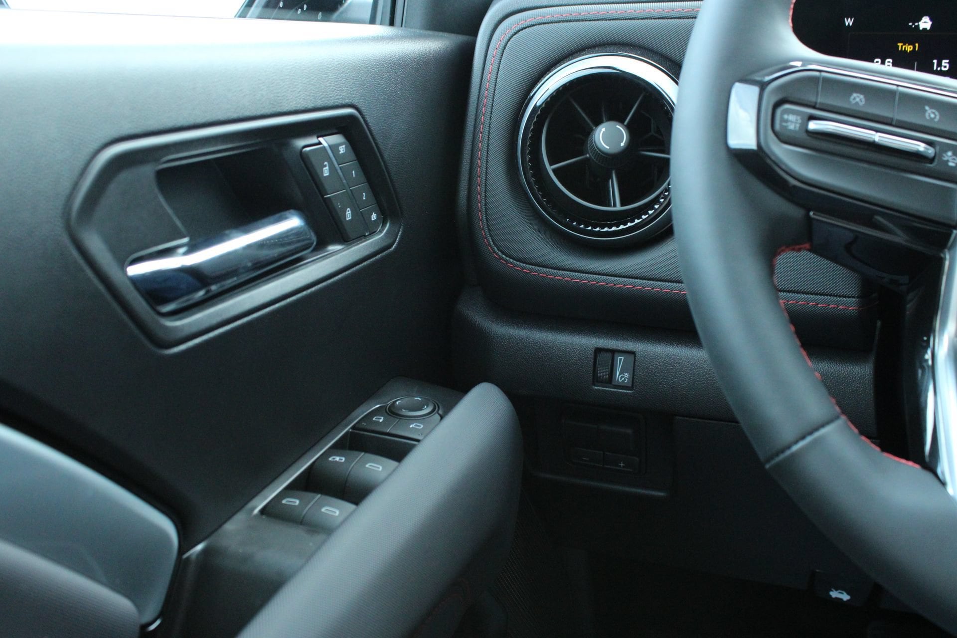 2026 Chevrolet Colorado Z71 - Photo 32