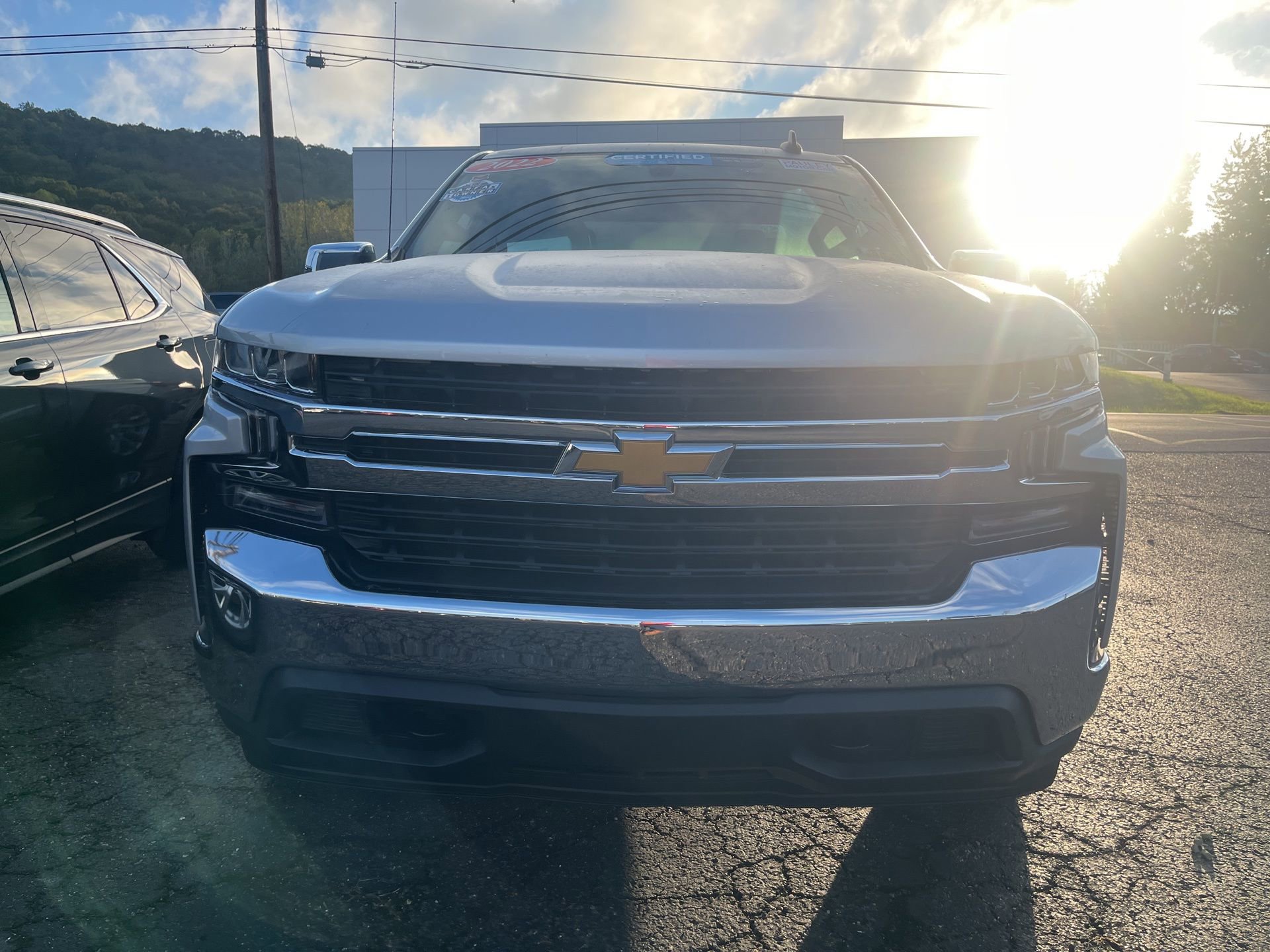2022 Chevrolet Silverado 1500 LT photo 2
