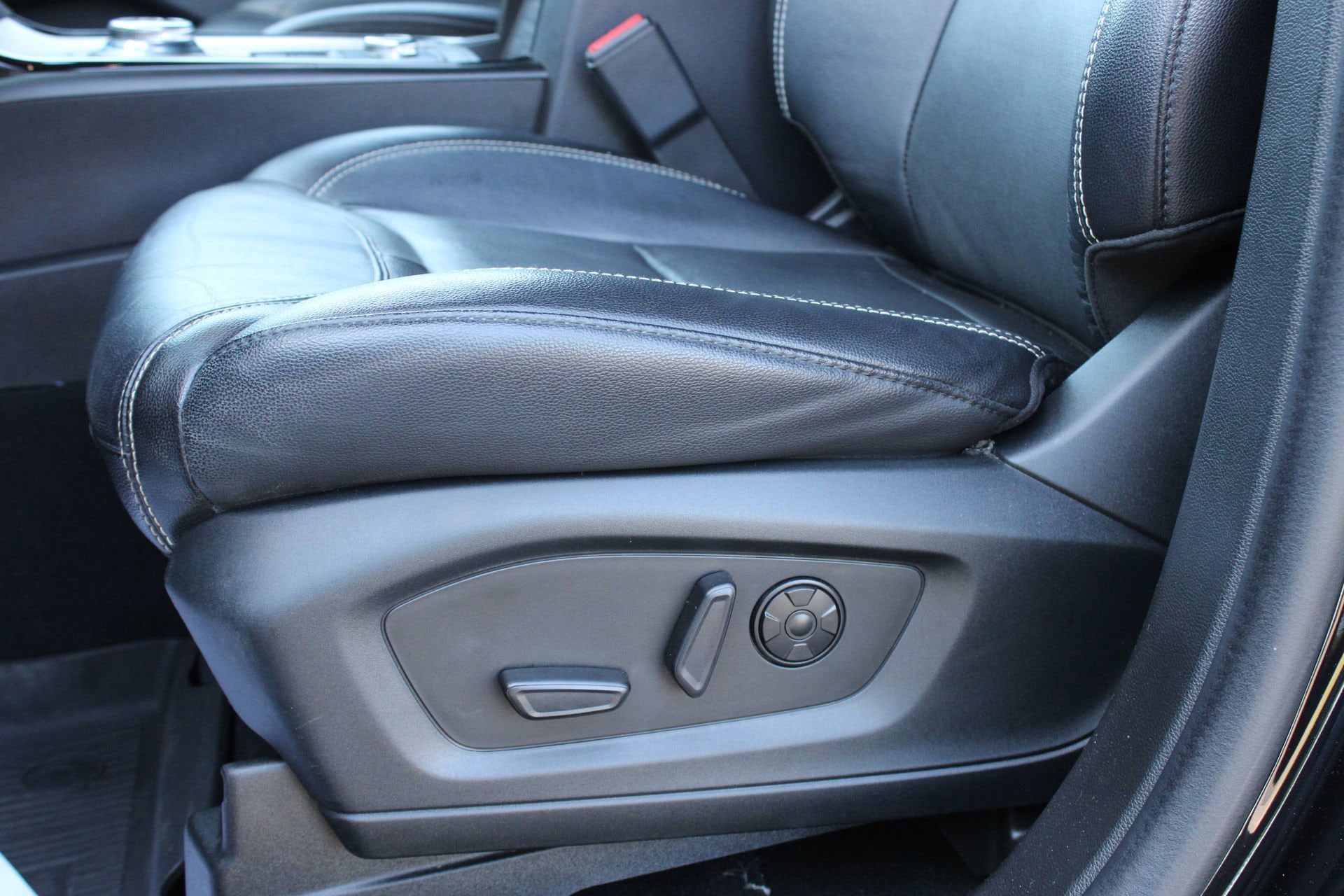 2021 Ford Explorer ST - Photo 13