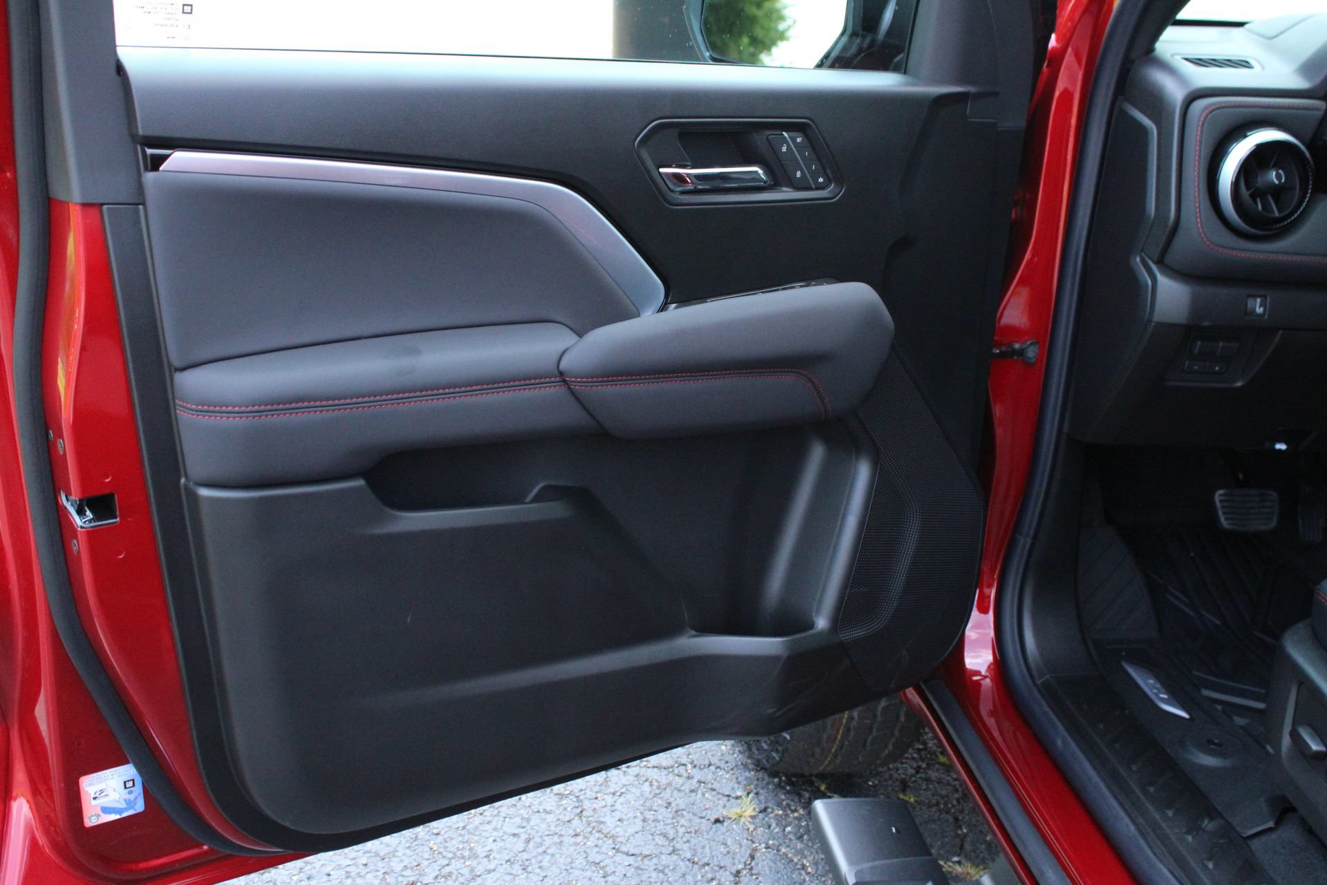 2026 Chevrolet Colorado Z71 - Photo 17